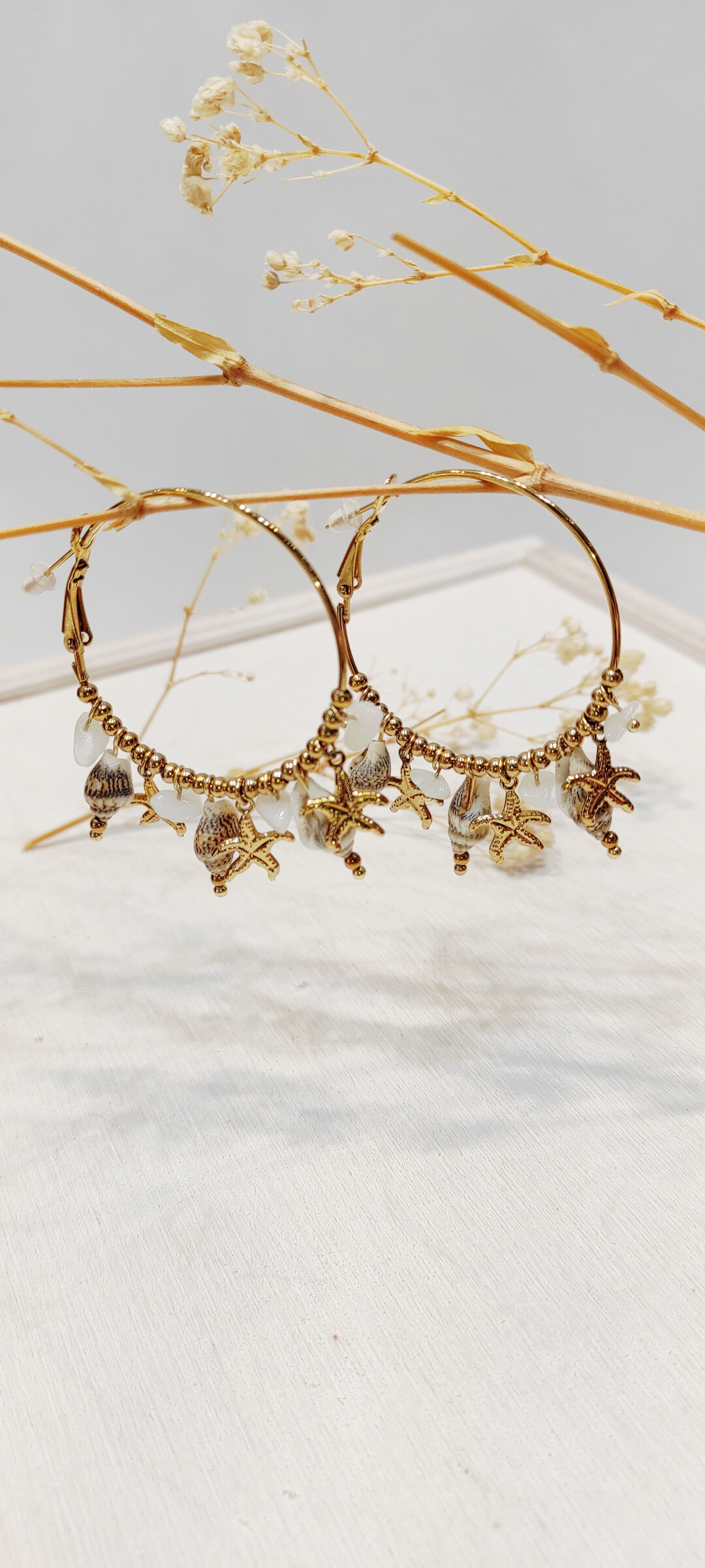 Grossiste Lolo & Yaya - Boucles d'oreilles créoles coquillages Shella en acier inoxydable