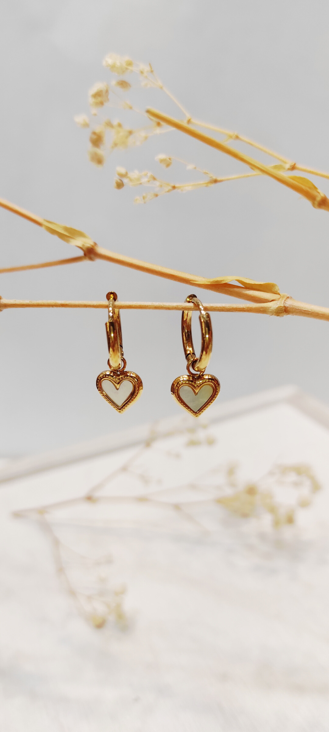 Grossiste Lolo & Yaya - Boucles d’oreilles coeur nacré Myliane en acier inoxydable