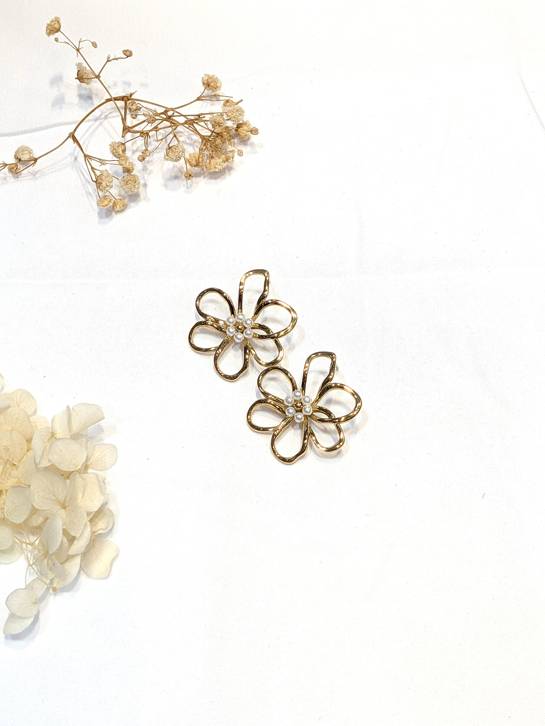 Wholesaler Lolo & Yaya - Noeme flowers earrings with stainless steel pearls