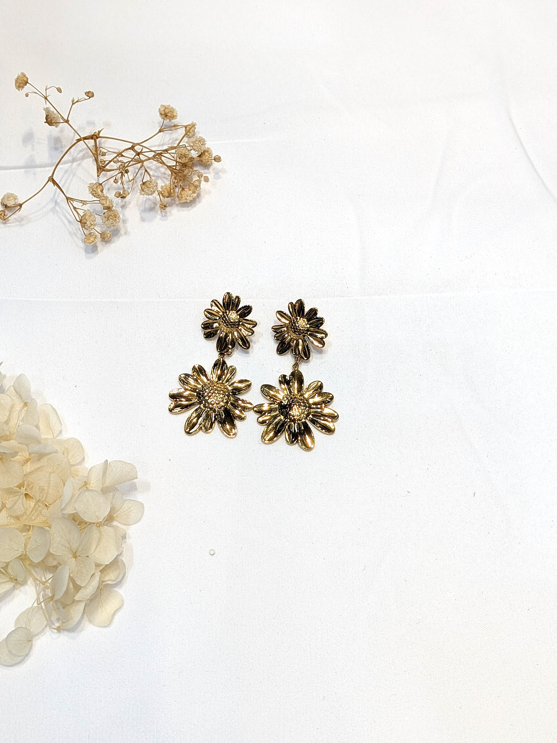 Grossiste Lolo & Yaya - Boucles d’oreilles fleurs Imogenan acier inoxydable