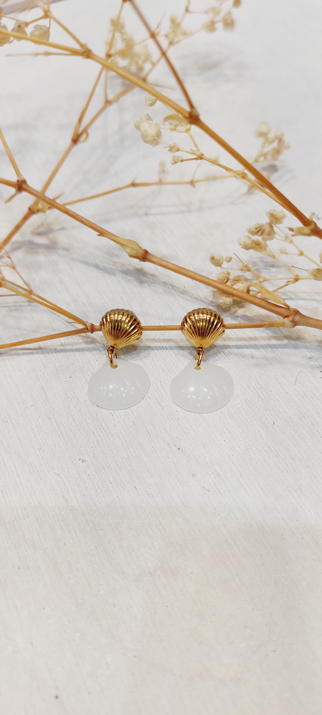 Grossiste Lolo & Yaya - Boucles d'oreilles coquillage nacré Jacquely en acier inoxydable