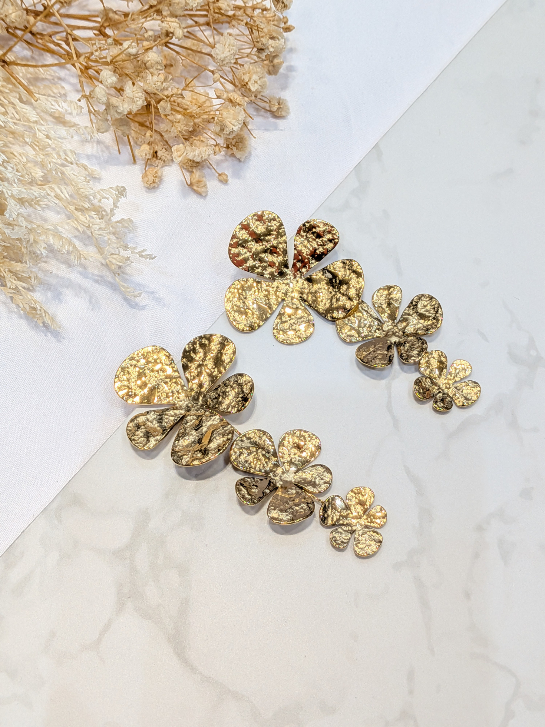 Wholesaler LOLO & YAYA - Triple hammered flower earrings - Stainless steel and elegant