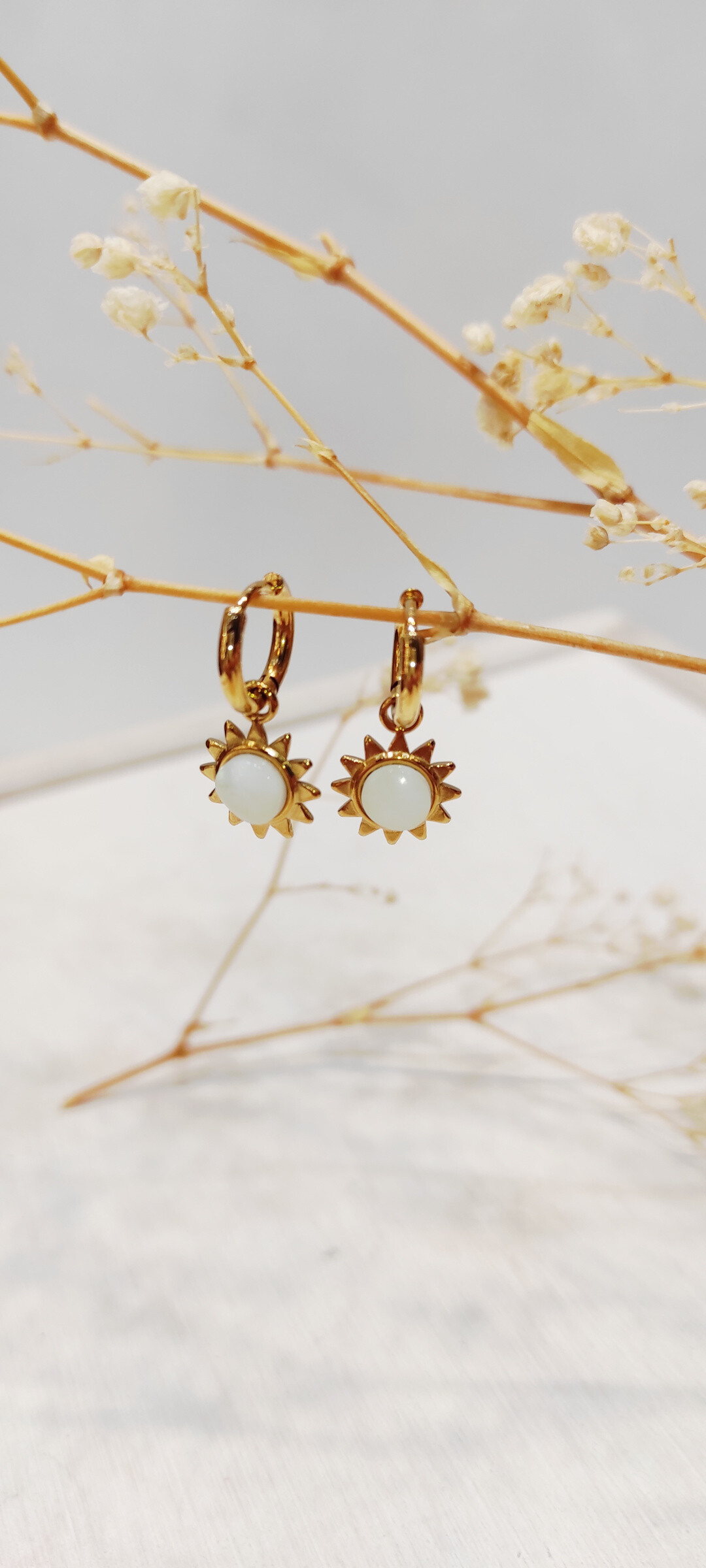 Grossiste Lolo & Yaya - Boucles d'oreilles soleil nacre Kennedy en acier inoxydable