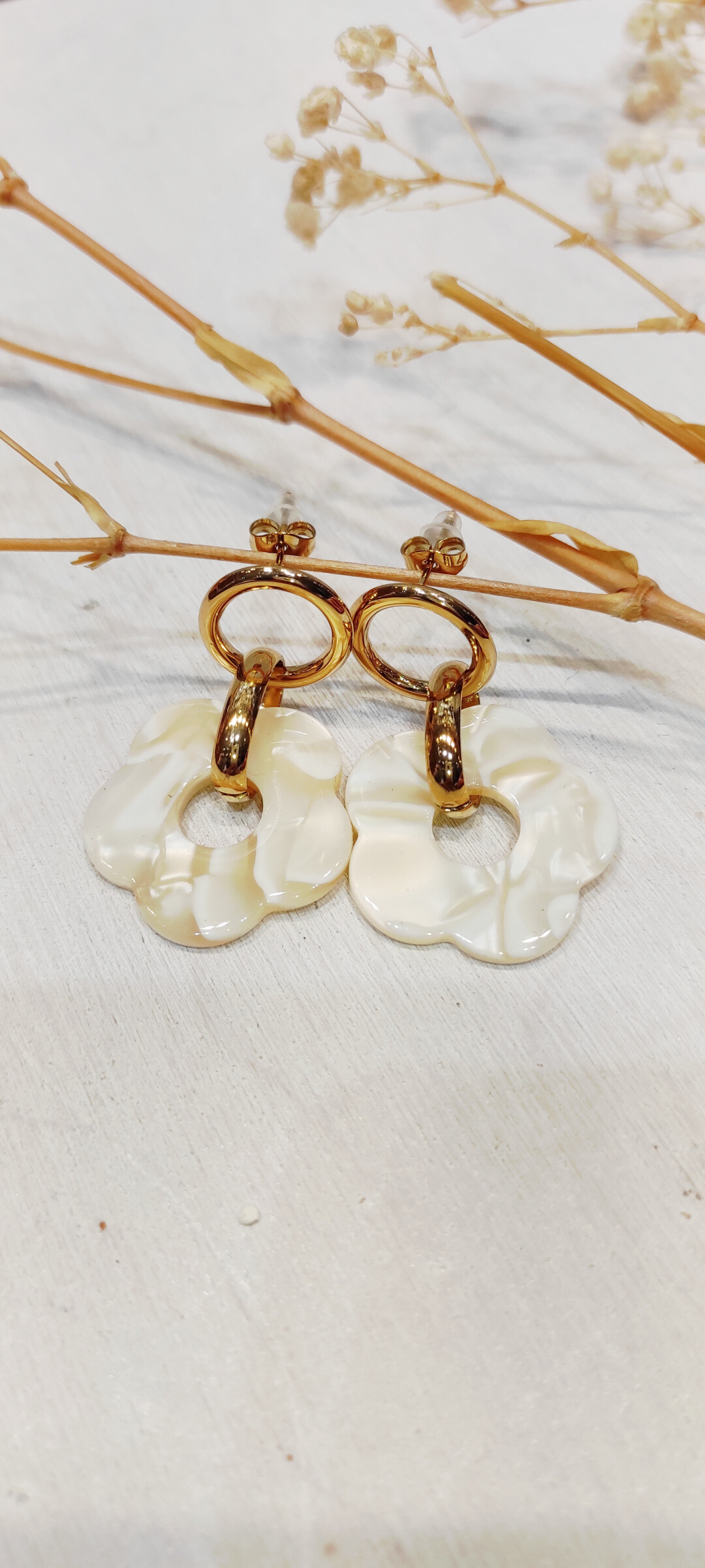 Grossiste Lolo & Yaya - Boucles d’oreilles fleurs acrylique Candida en acier inoxydable