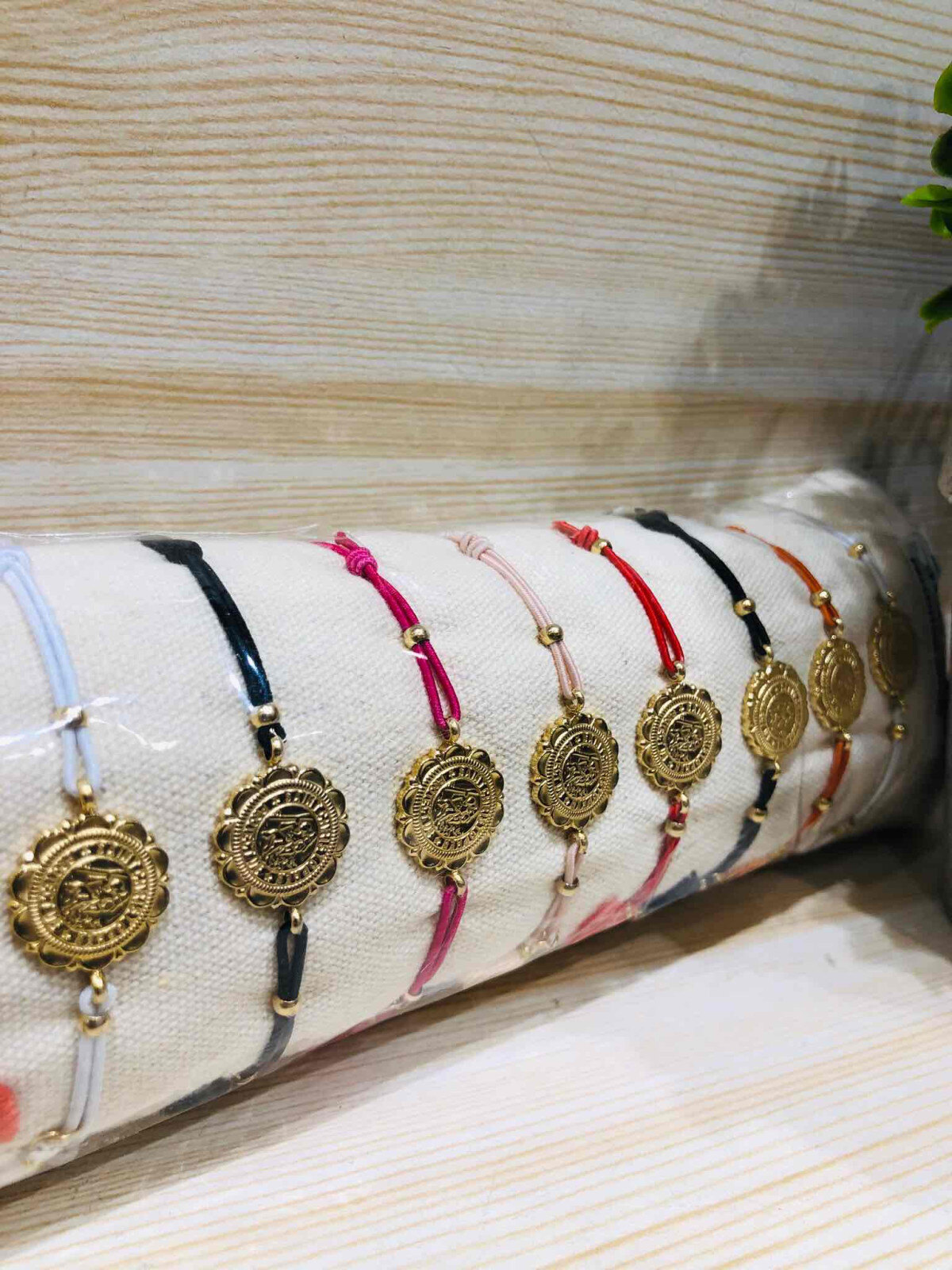 Grossiste LOLO & YAYA - Bracelet élastique sur Coussin Nour