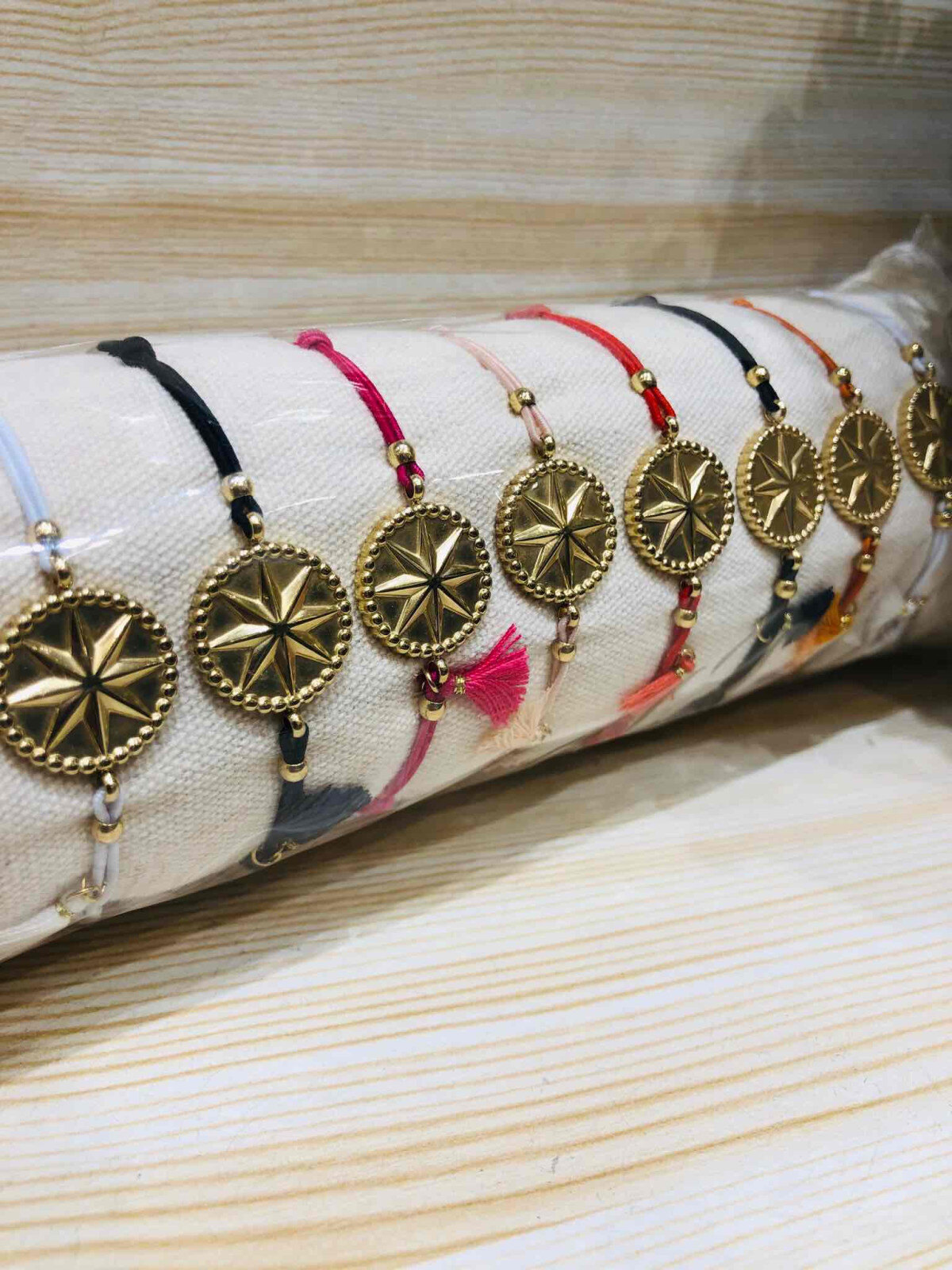 Grossiste LOLO & YAYA - Bracelet élastique sur Coussin Carla R