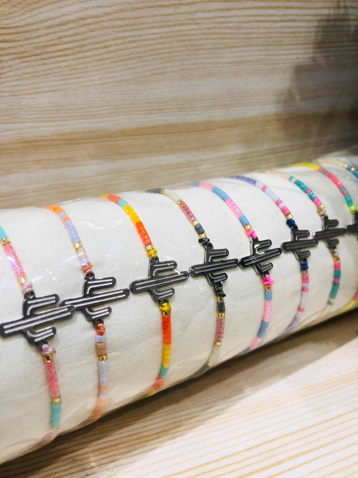 Grossiste LOLO & YAYA - Bracelet réglable sur Coussin Cactus
