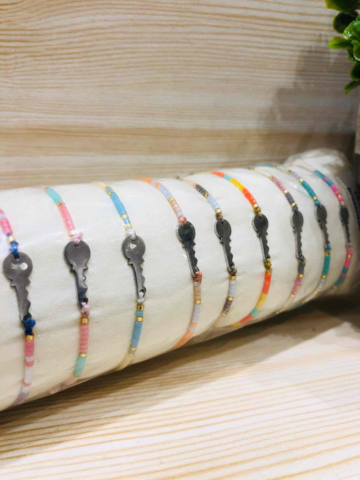 Grossiste LOLO & YAYA - Bracelet réglable sur Coussin Clé