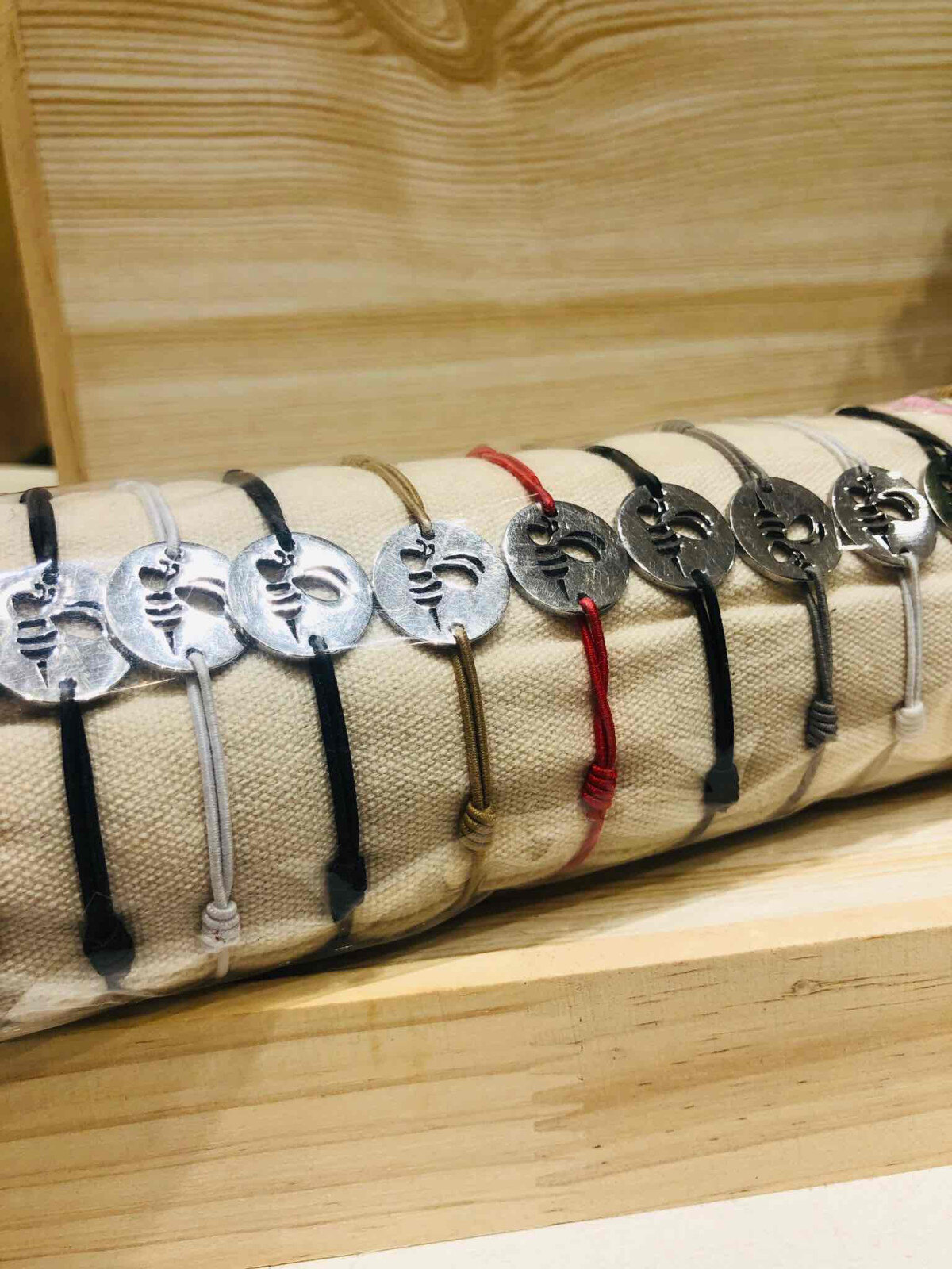 Grossiste LOLO & YAYA - Bracelet réglable sur Coussin