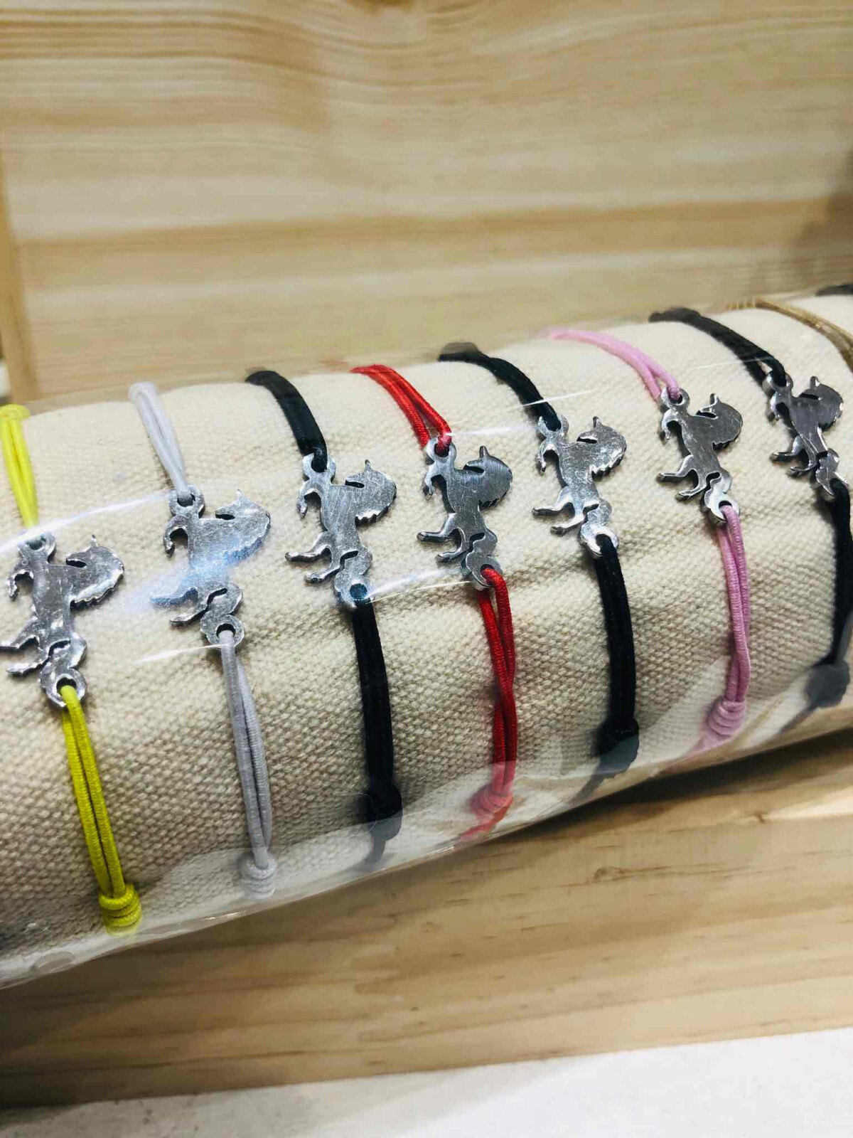 Grossiste LOLO & YAYA - Bracelet réglable sur Coussin