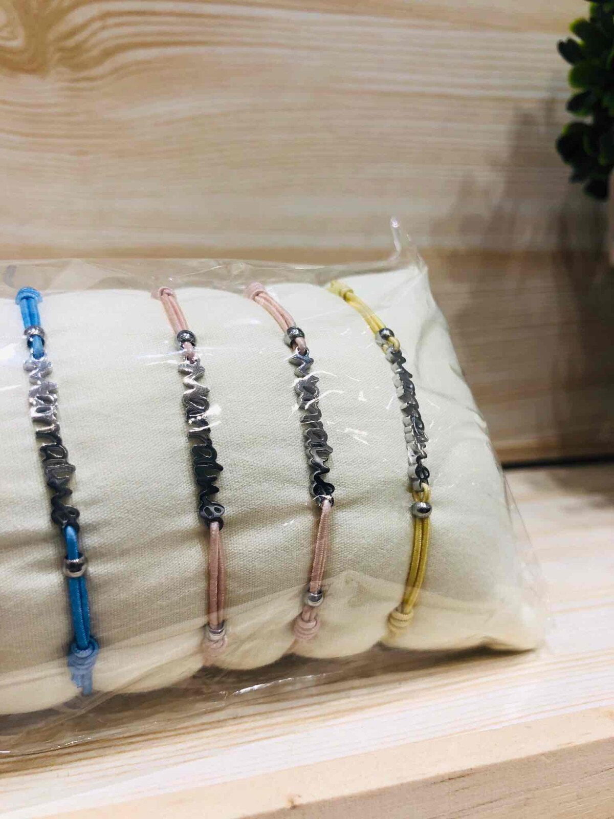Grossiste LOLO & YAYA - Bracelet message "Marraine" sur Coussin