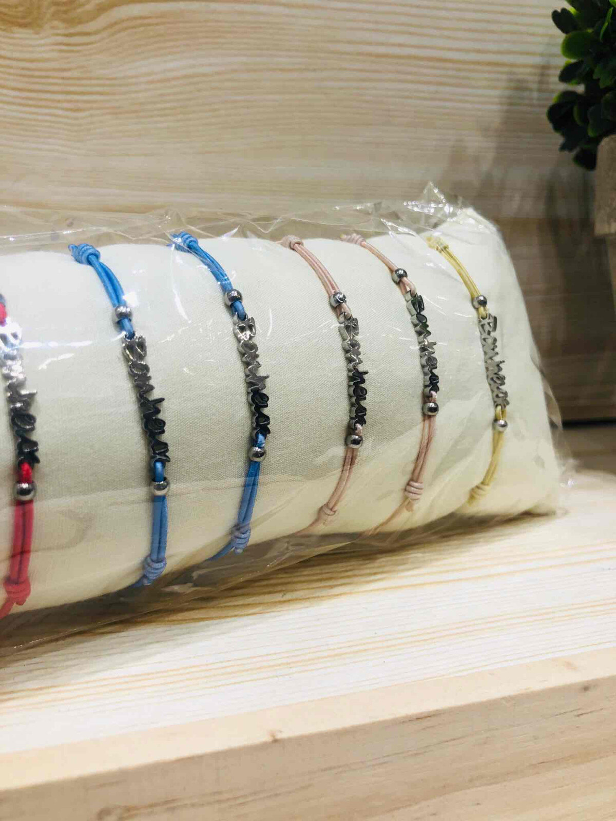 Wholesaler LOLO & YAYA - Cushion Bracelet message "Bonheur"