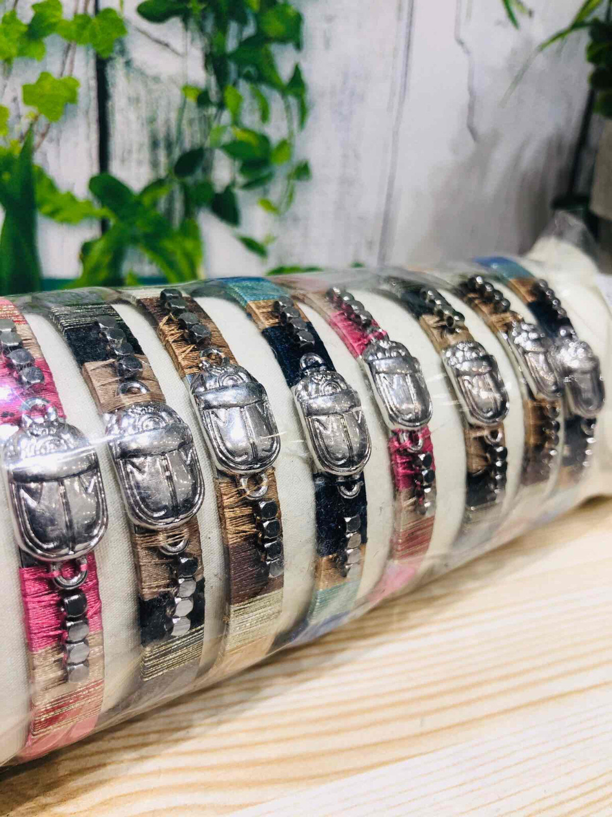 Grossiste LOLO & YAYA - Bracelet Scarabée sur Coussin Acier Inoxydable