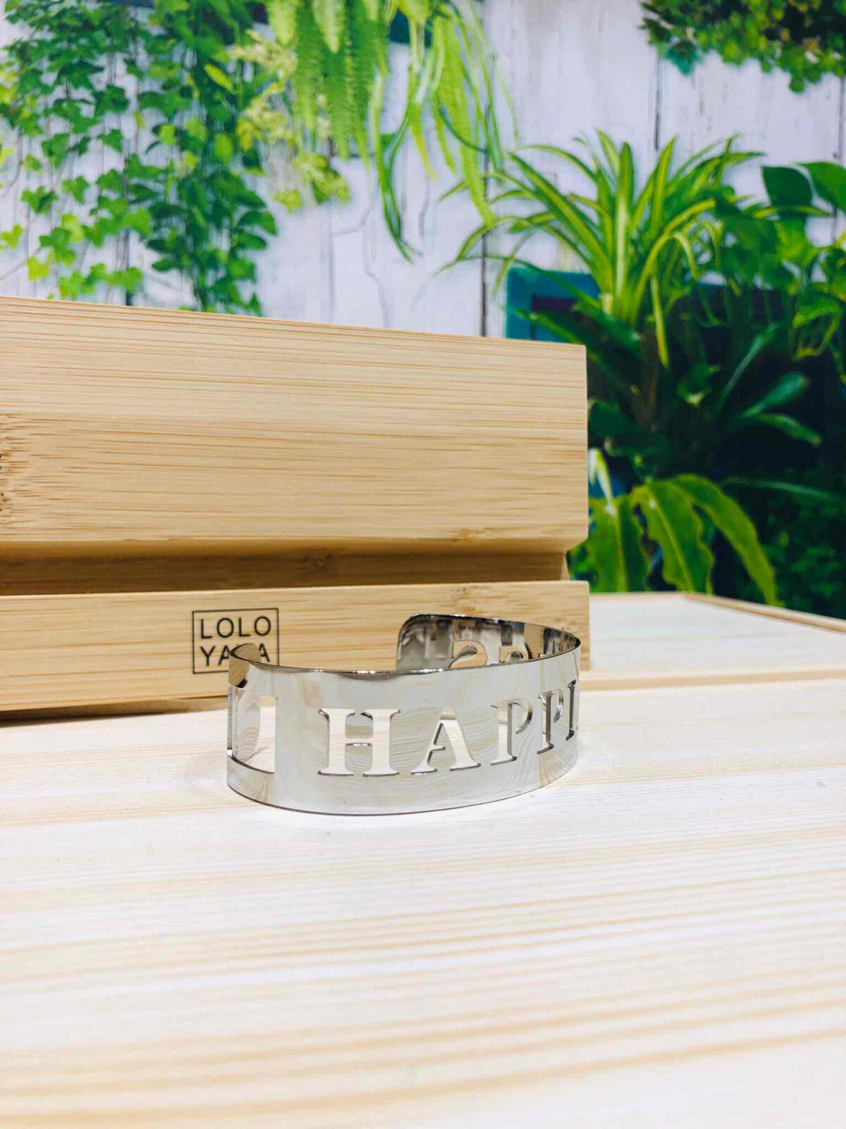 Wholesaler LOLO & YAYA - Bangle Bracelet avec message "HAPPINESS" in Stainless Steel