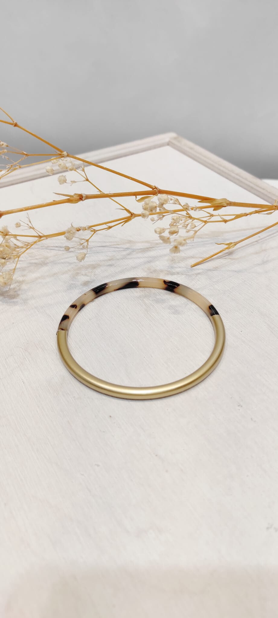 Wholesaler Lolo & Yaya - Rigid Justyna leopard bangle bracelet in resin