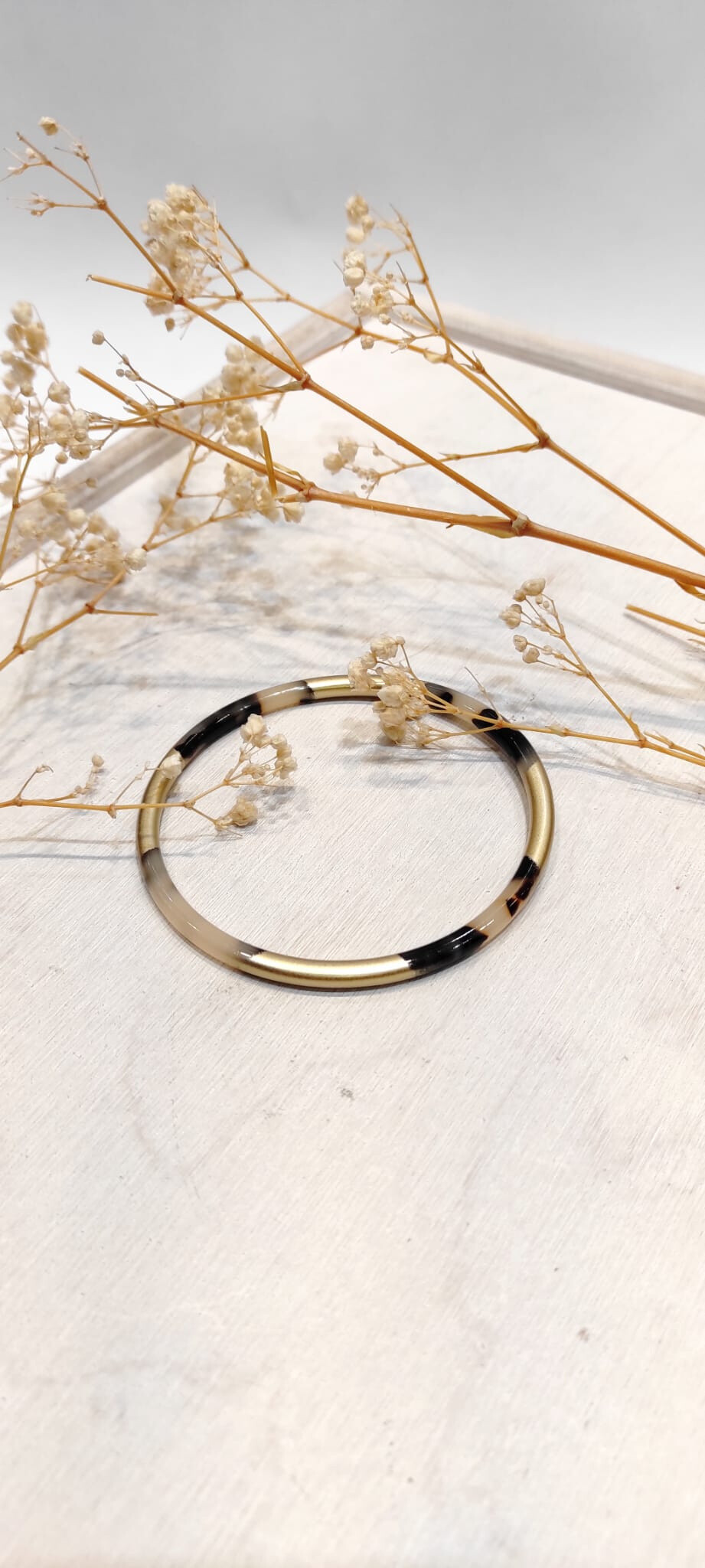 Wholesaler Lolo & Yaya - Saida rigid leopard bangle bracelet in resin