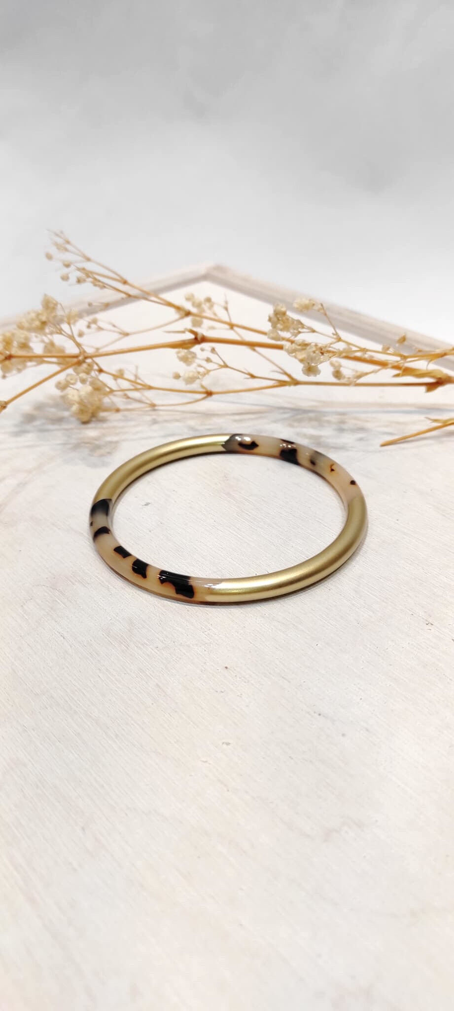 Wholesaler Lolo & Yaya - Thick rigid bangle bracelet, 8mm, resin leopard
