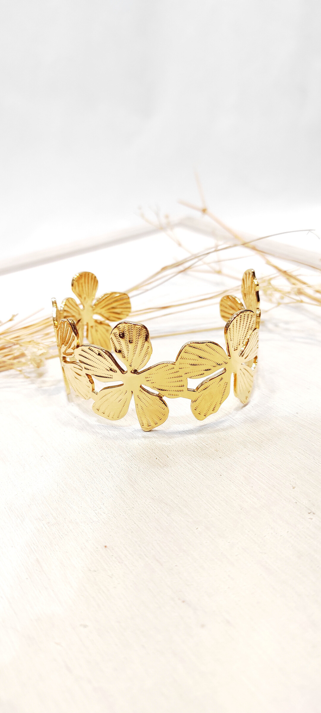 Grossiste Lolo & Yaya - Bracelet jonc rigide fleurs Floraé en acier inoxydable