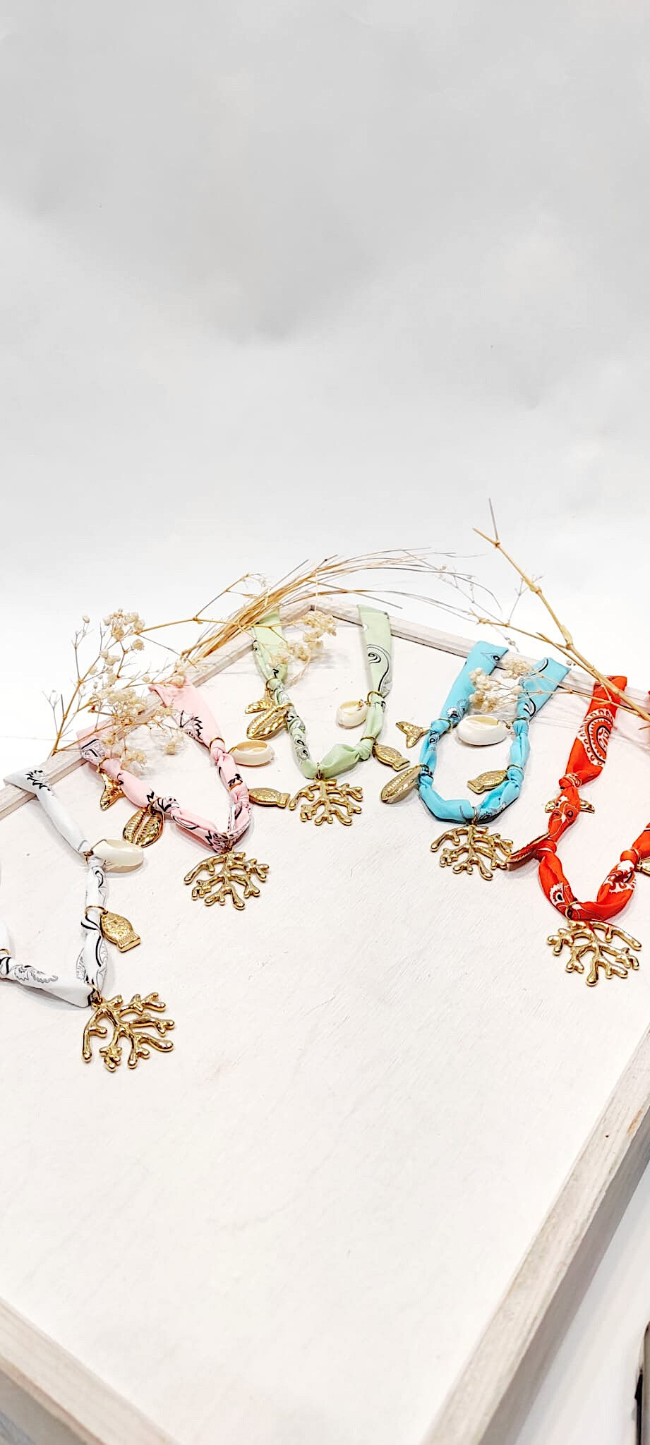 Grossiste Lolo & Yaya - Collier en tissu avec breloques océan Maevie en acier inoxydable