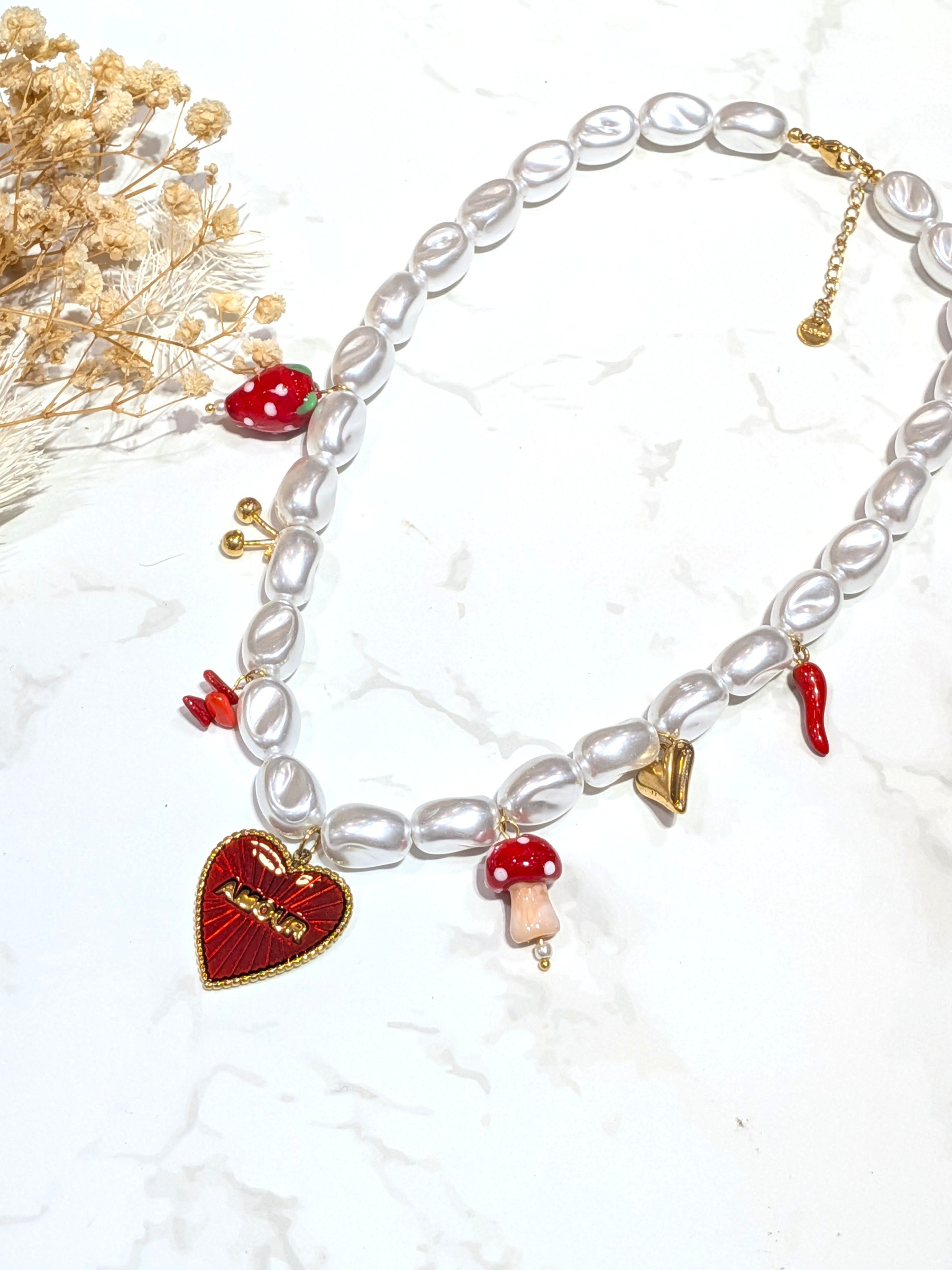 Wholesaler LOLO & YAYA - Grosse mesh collar Marlawee pearls with steel heart charms