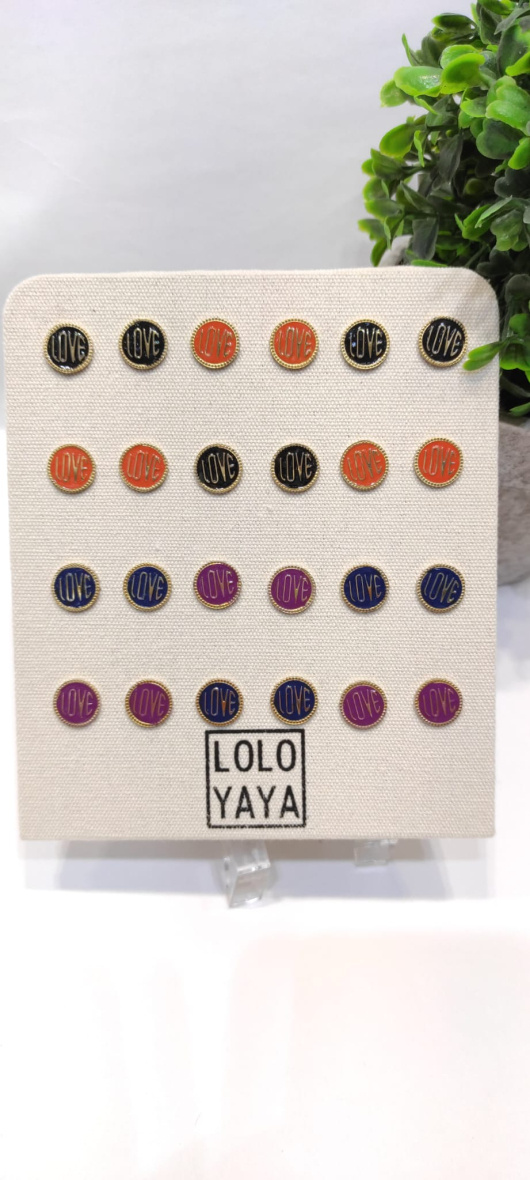 Wholesaler LOLO & YAYA - Enamel chip earrings on free display