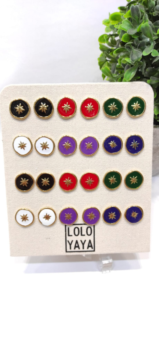 Wholesaler LOLO & YAYA - Enamel chip earrings on free display