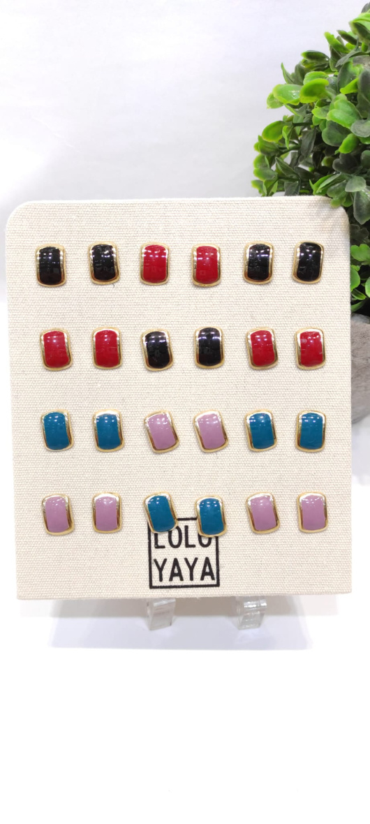 Wholesaler LOLO & YAYA - Enamel chip earrings on free display