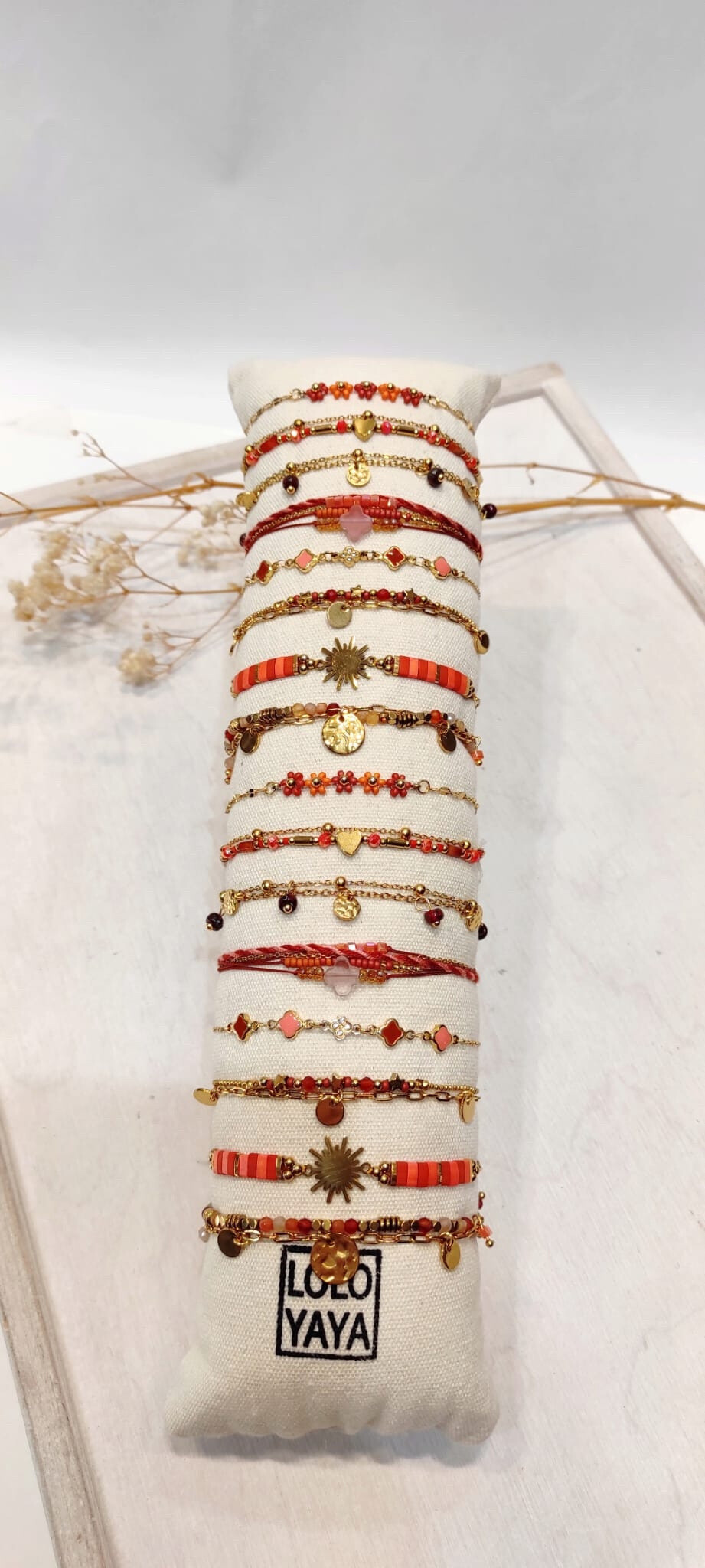 Mayorista Lolo & Yaya - Juego de 16 pulseras de acero 4,90 € en exposición gratuita
