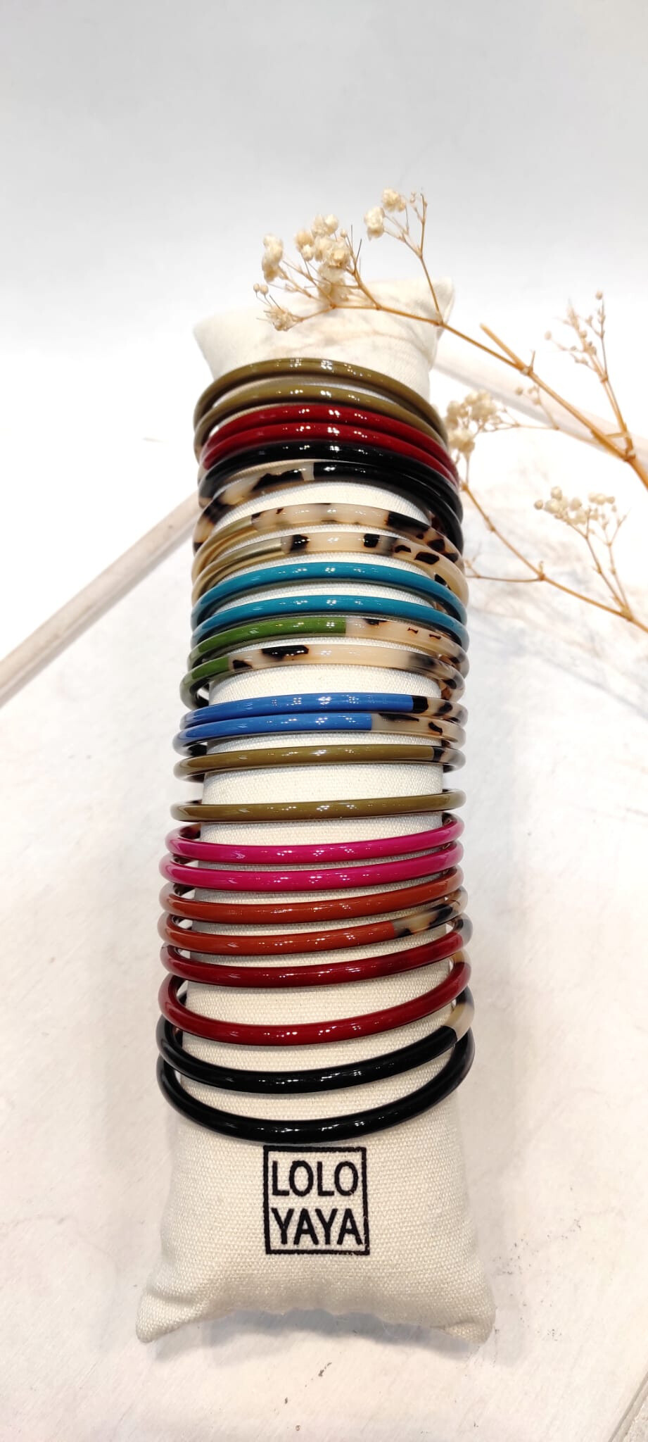Wholesaler Lolo & Yaya - Set of 24 leopard bangles, each €2.90 on free display