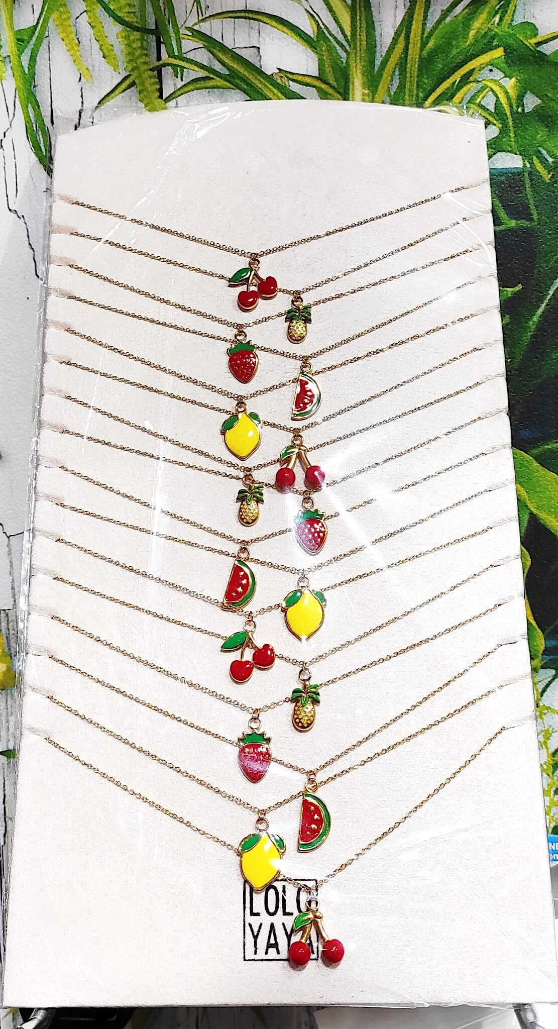 Grossiste Lolo & Yaya - Lot de 16 colliers à breloques fruits, 3€90/pc