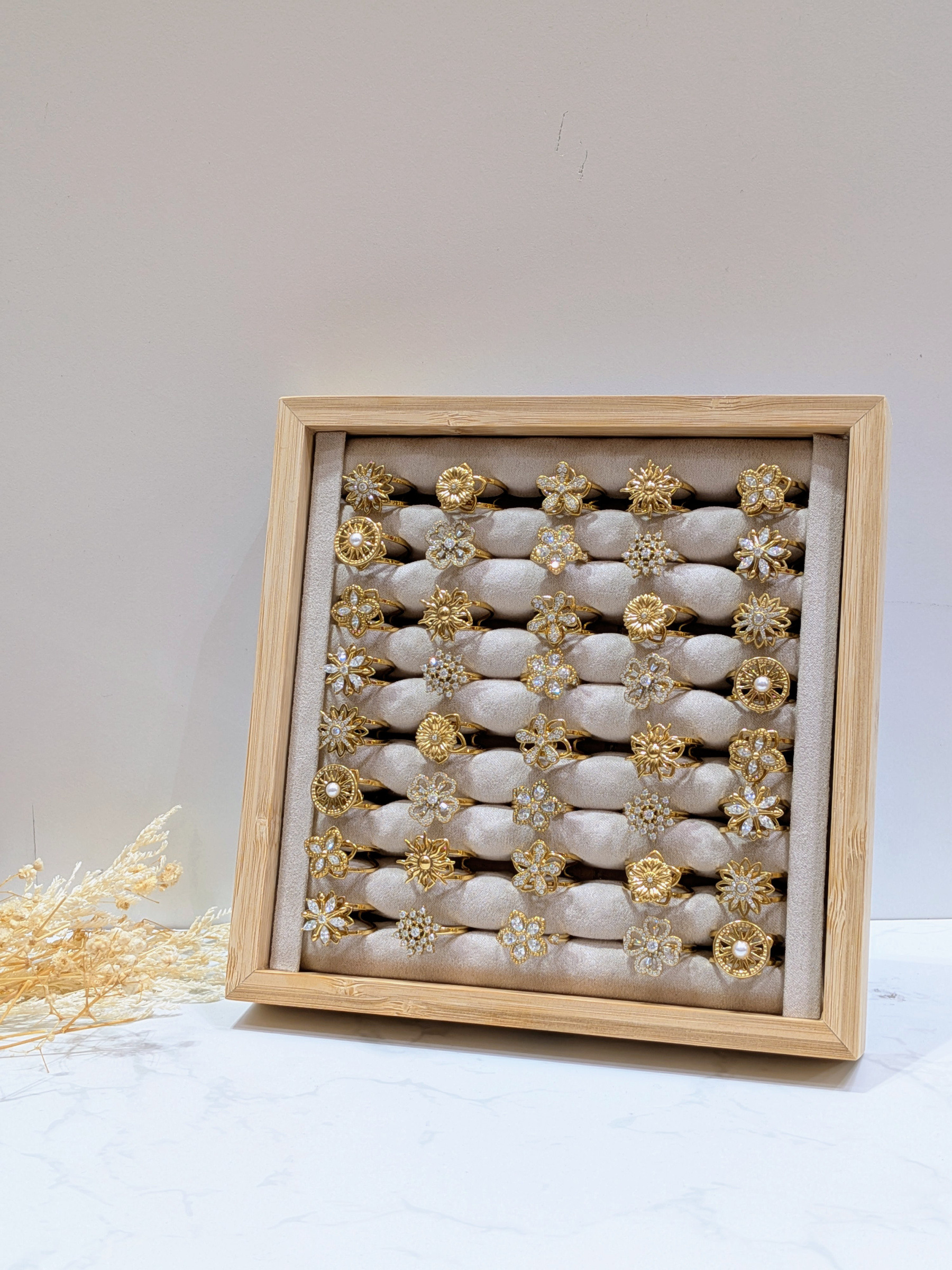 Wholesaler LOLO & YAYA - Set of 40 spinning rings with free display stand