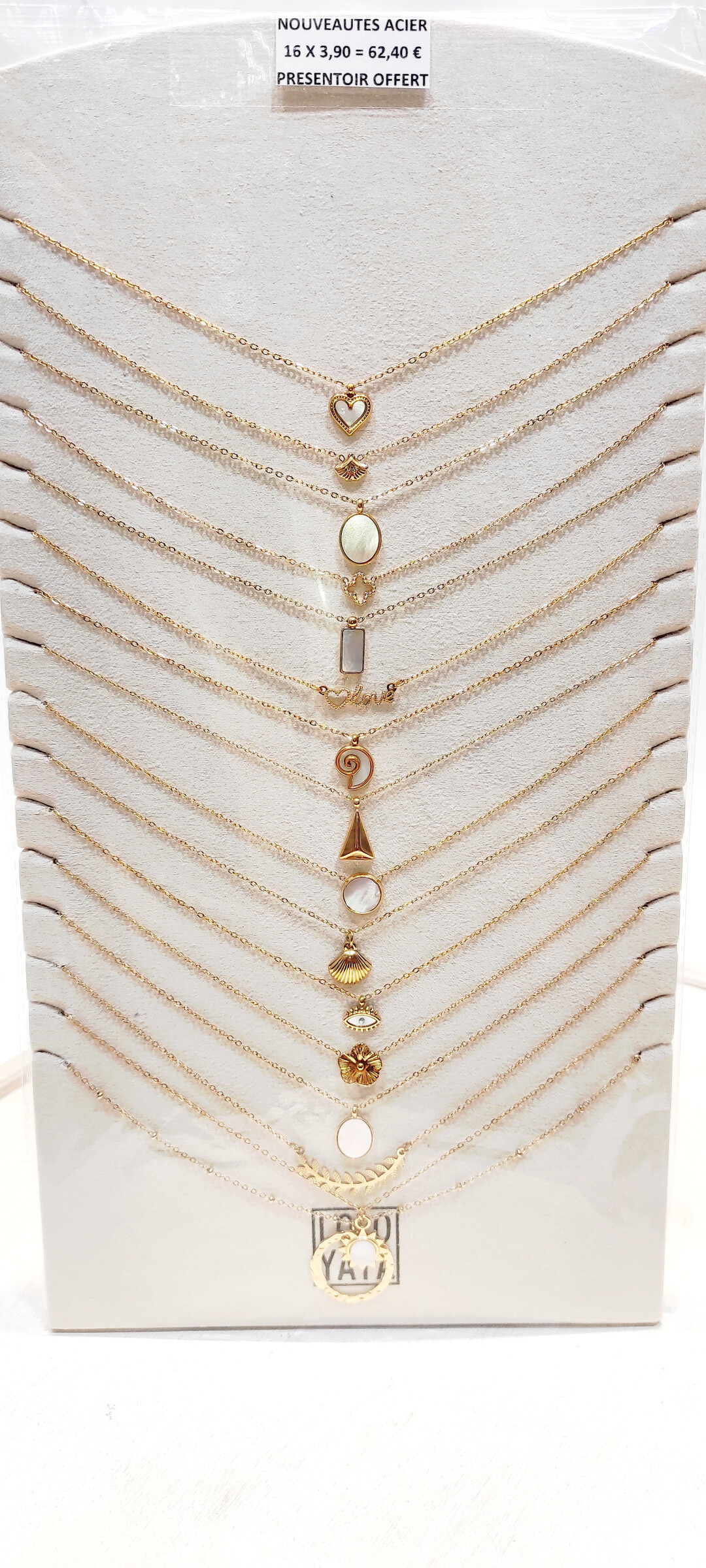 Mayorista Lolo & Yaya - Conjunto de 16 collares en exhibición ofrecidos/3 € 90 por unidad