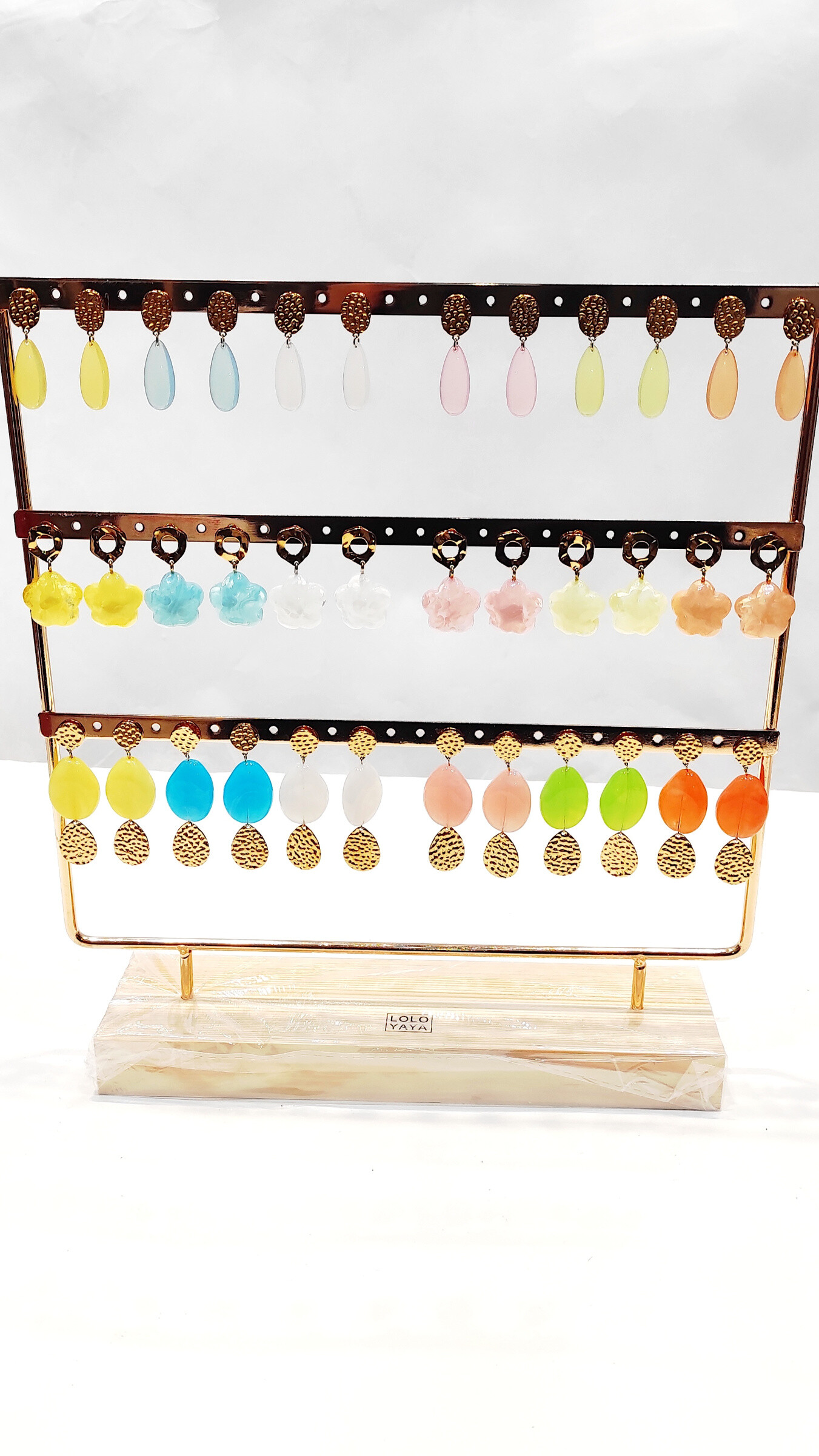 Mayorista Lolo & Yaya - Conjunto de 18 aretes/3.90 € por PC de acero en exhibición a 12 €