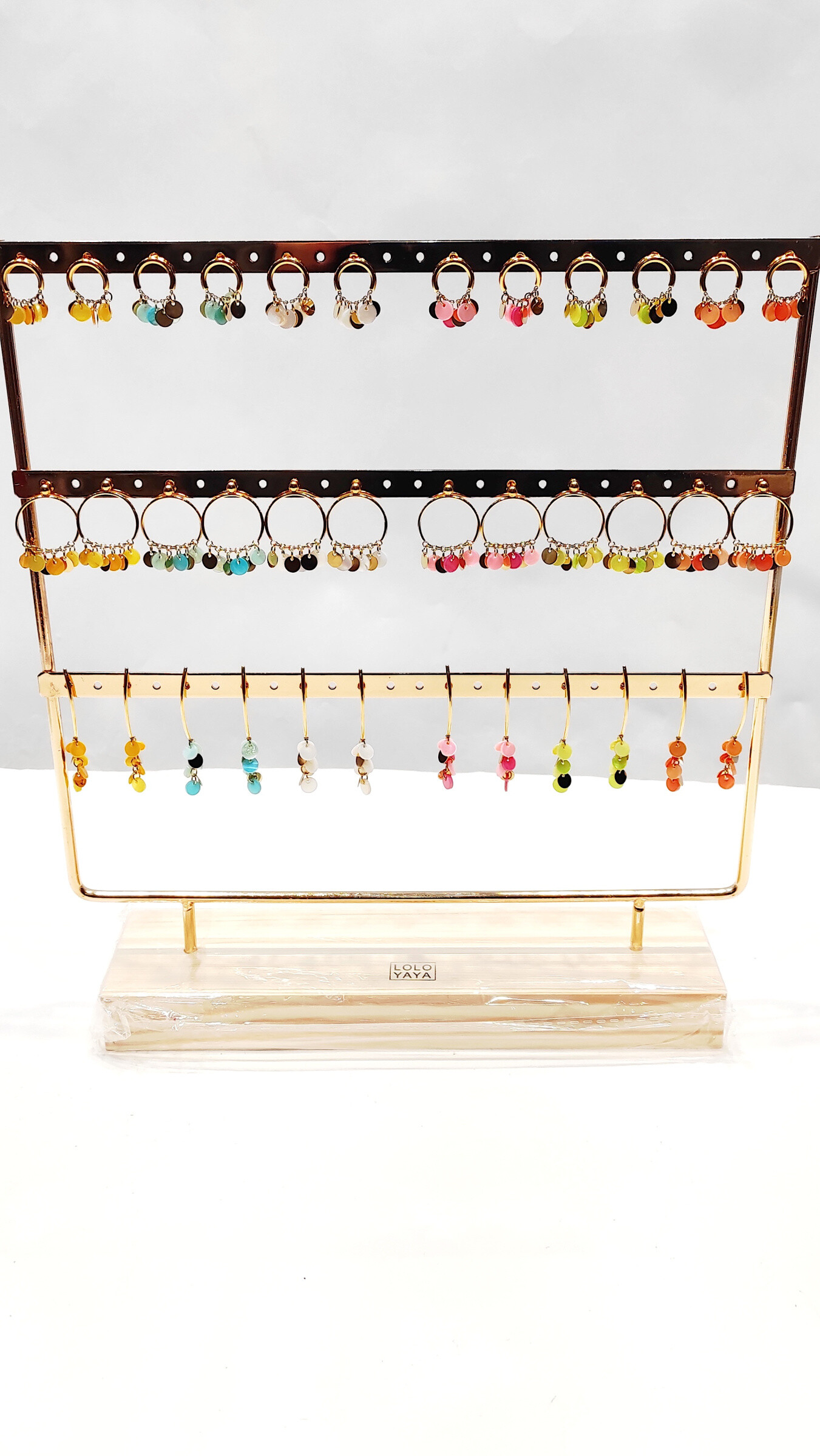 Mayorista Lolo & Yaya - Conjunto de 18 aretes/3.90 € por PC de acero en exhibición a 12 €