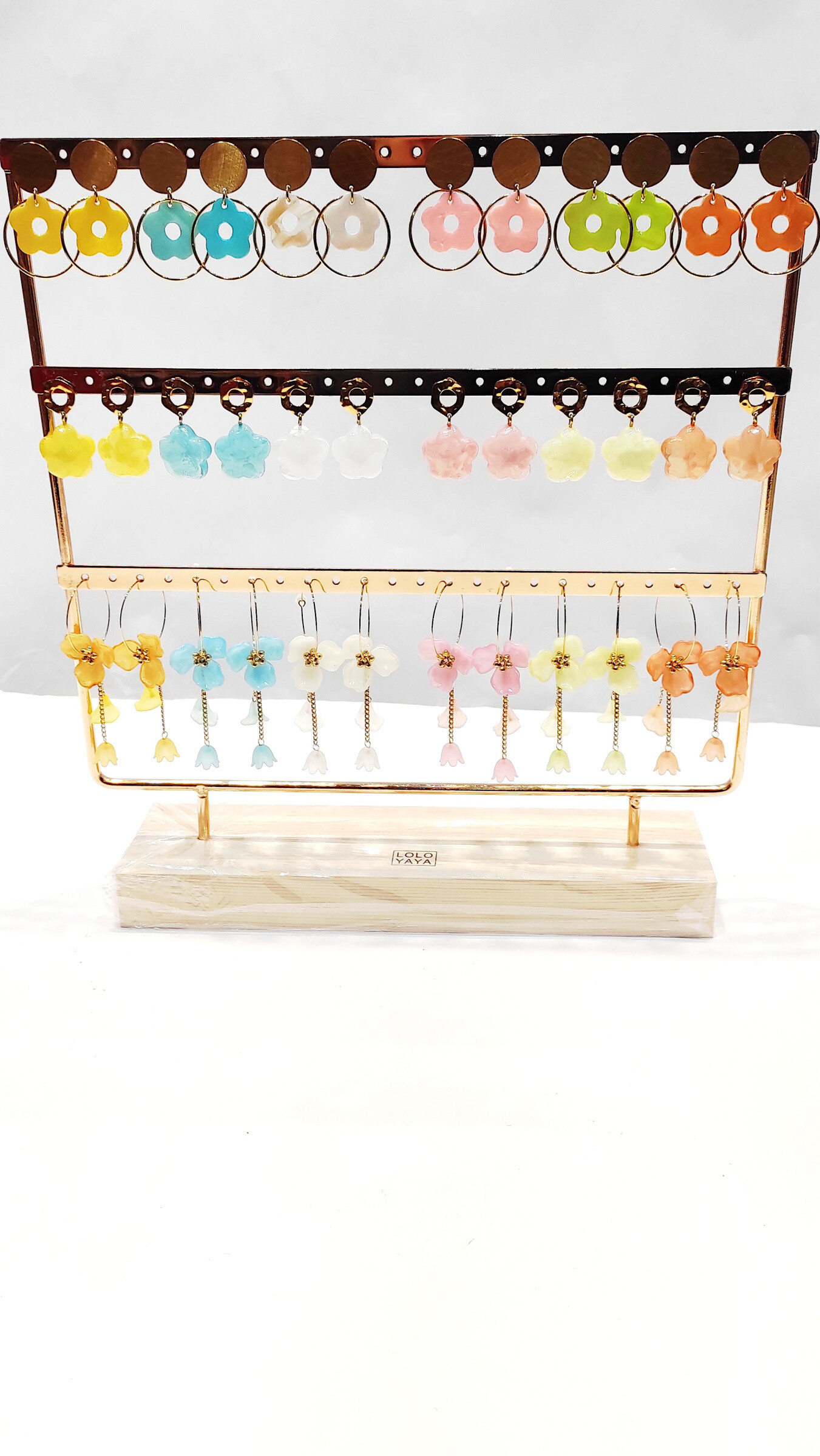 Mayorista Lolo & Yaya - Conjunto de 18 aretes/3.90 € por PC de acero en exhibición a 12 €