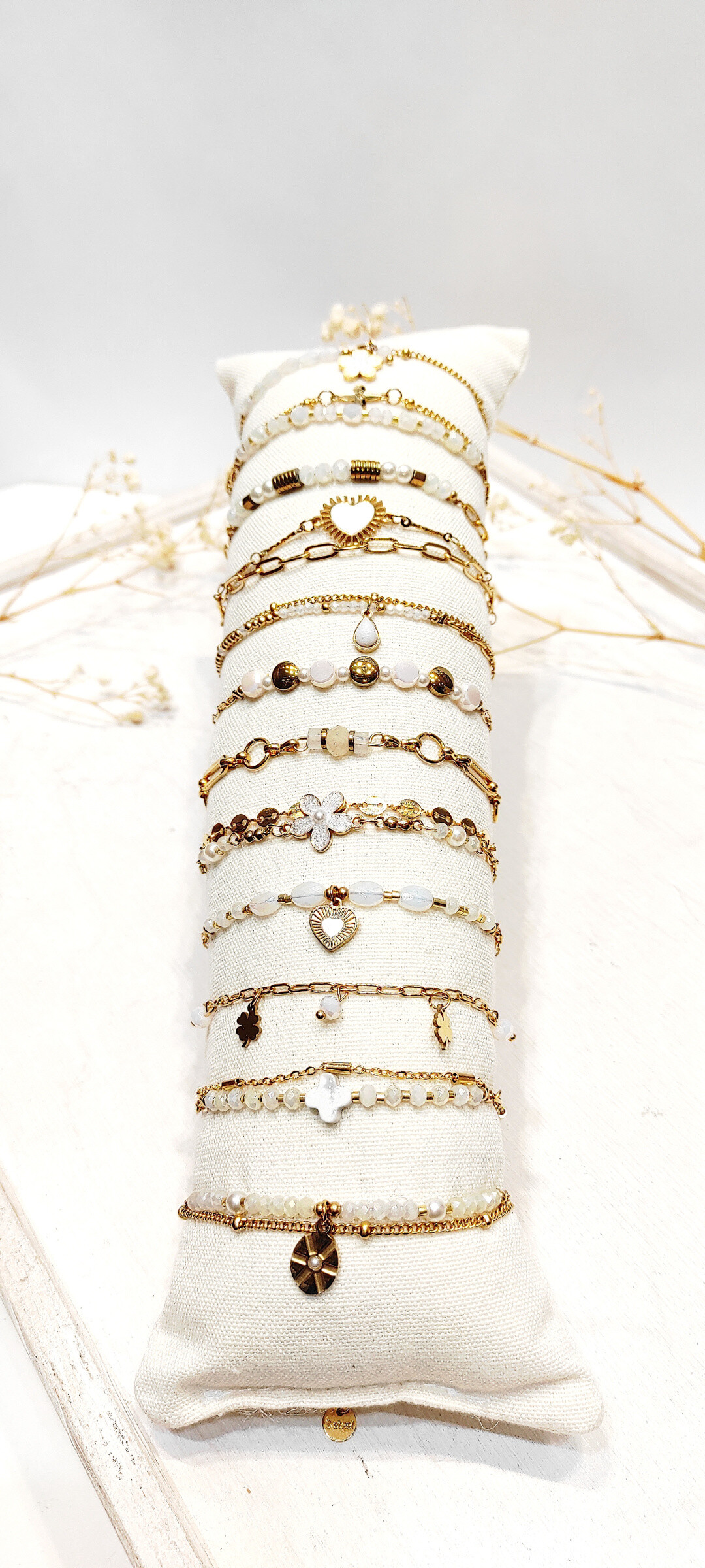 Wholesaler Lolo & Yaya - Set of 12 color bracelets 2 € 90 steel on displayed display