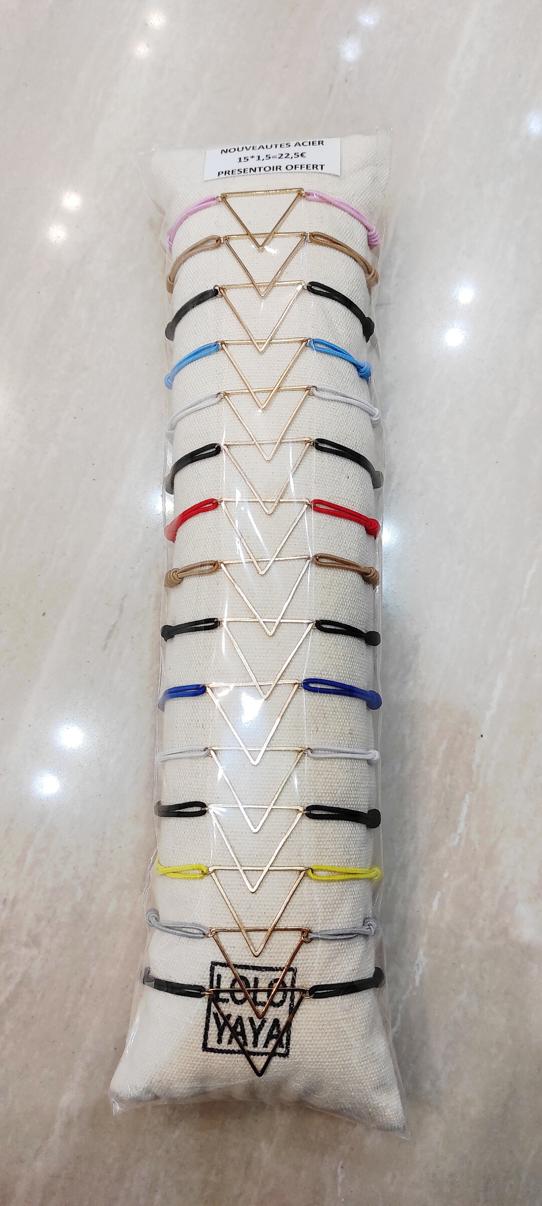 Mayorista Lolo & Yaya - Conjunto de 15 pulseras elásticas triangulares en una vela ofrecida