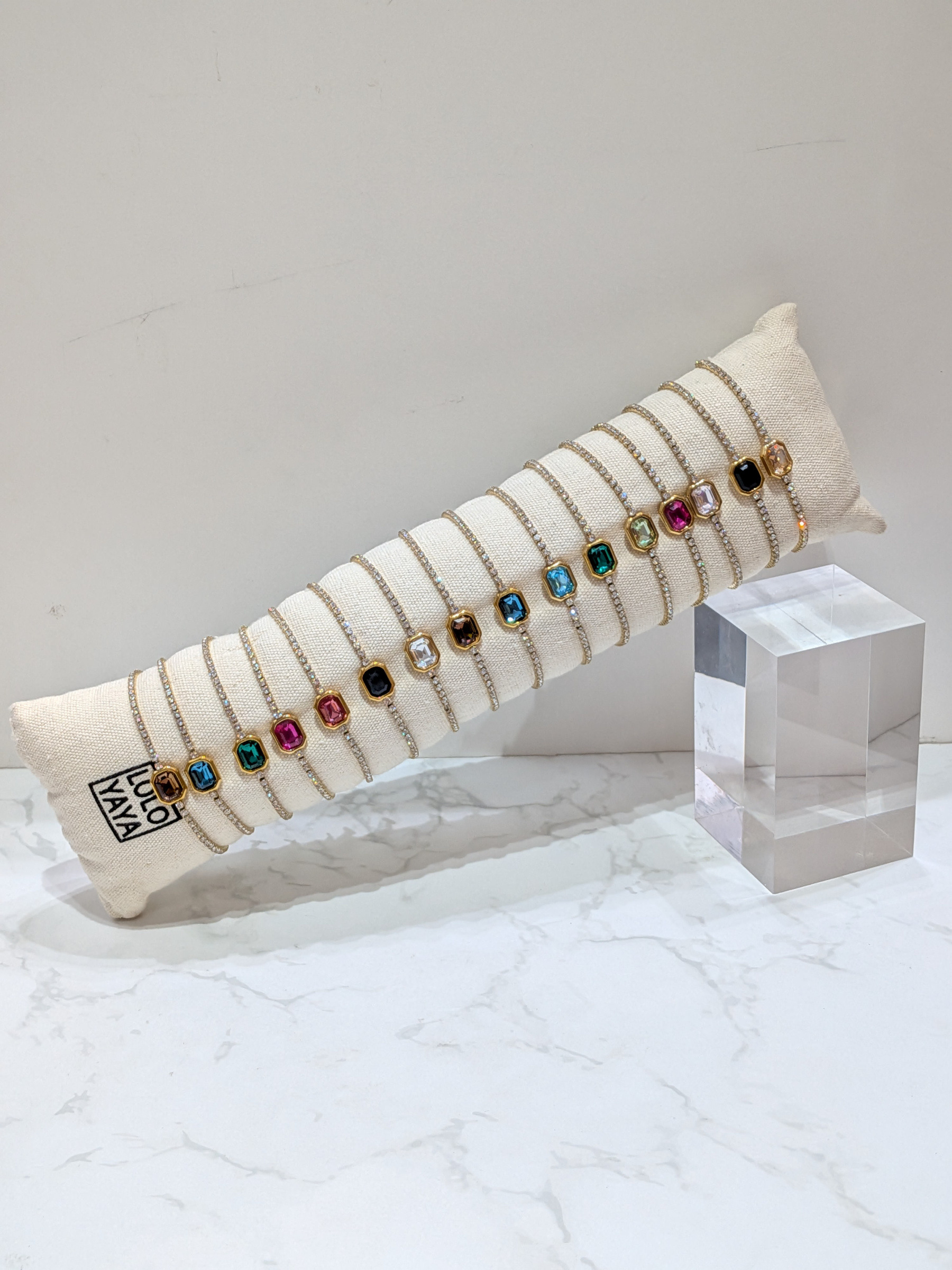 Großhändler LOLO & YAYA - Set mit 16 Anubisas-Armbändern