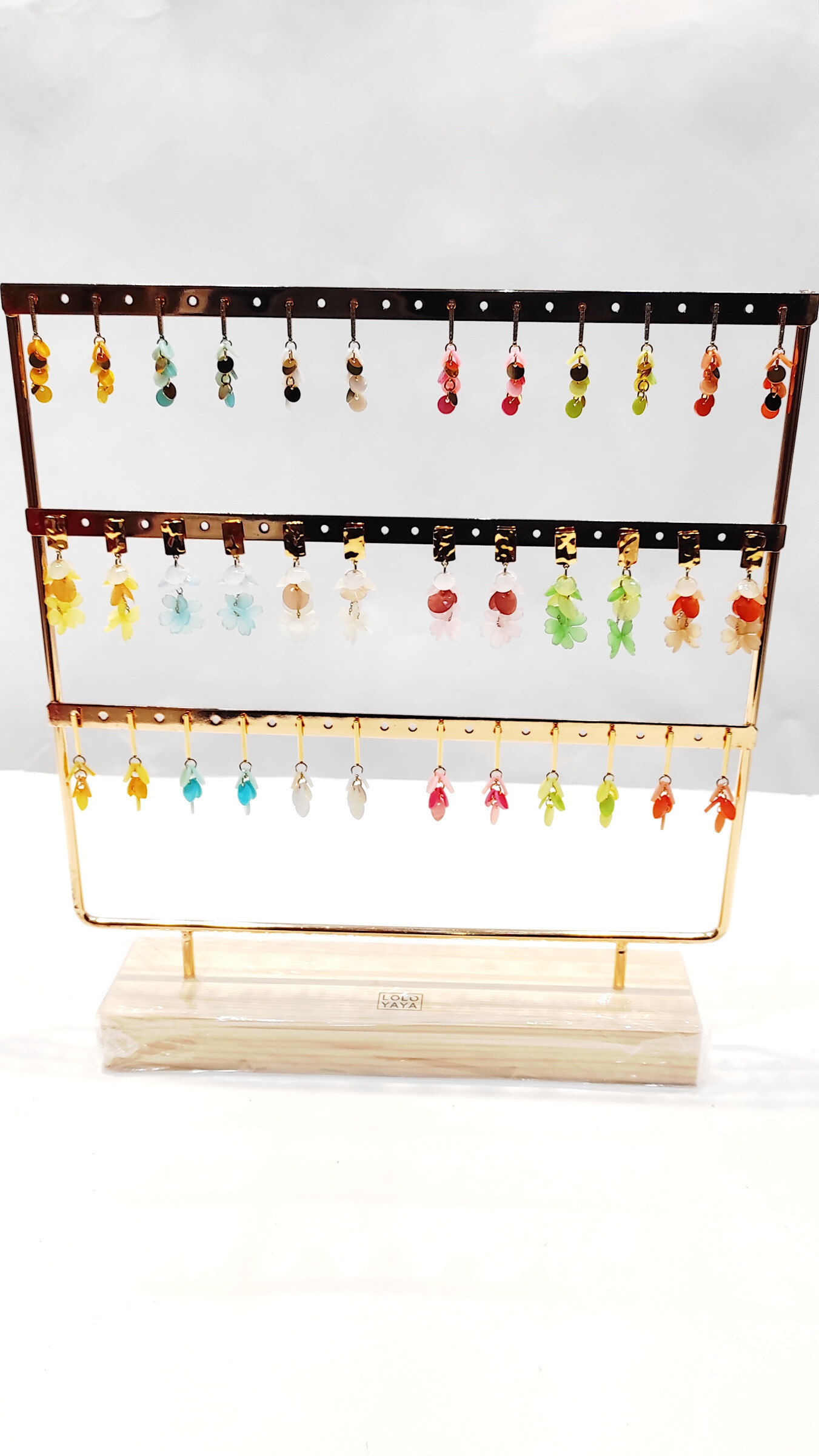 Mayorista Lolo & Yaya - Conjunto de 18 aretes/3.90 € por PC de acero en exhibición a 12 €