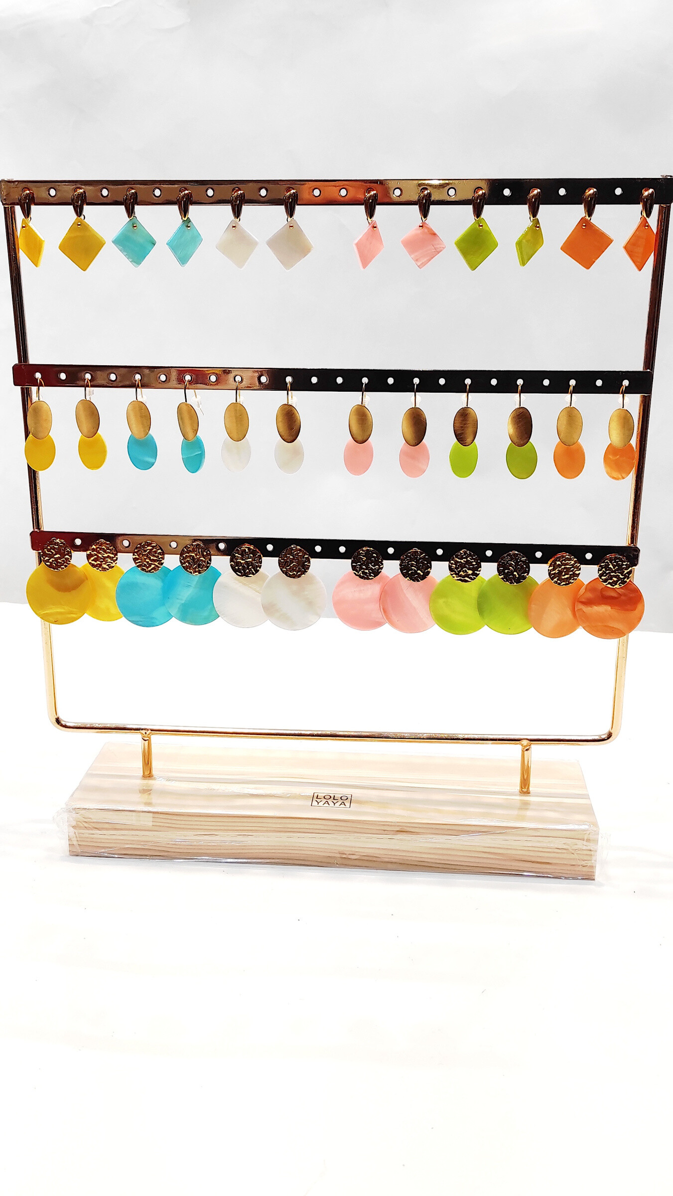 Mayorista Lolo & Yaya - Conjunto de 18 aretes/3.90 € por PC de acero en exhibición a 12 €