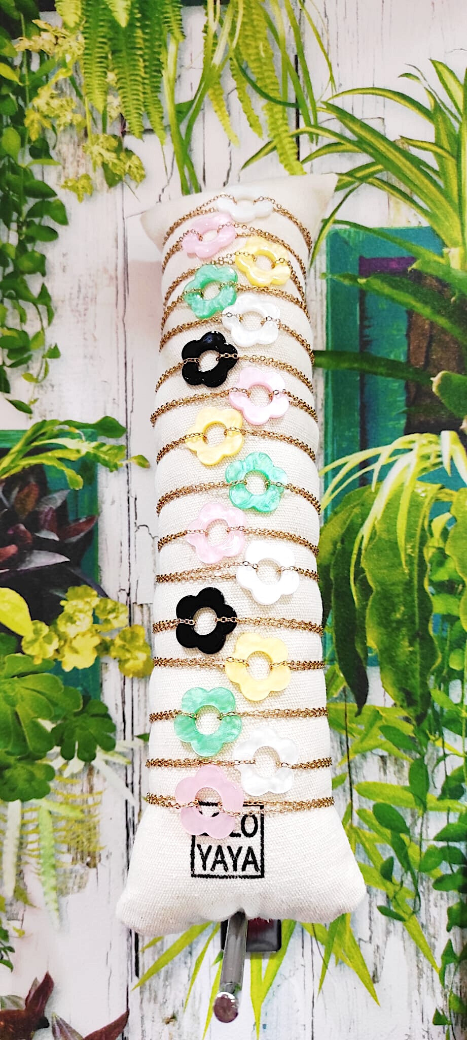 Grossiste Lolo & Yaya - Lot de 16 bracelets fleurs sur présentoir offert/3€90 l'unité