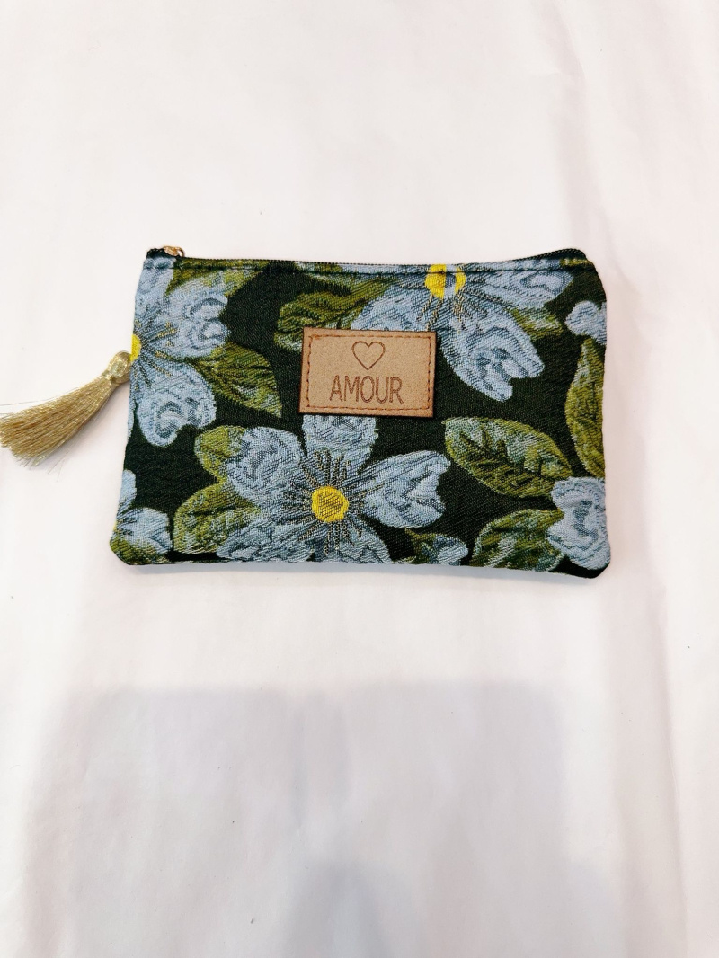 Wholesaler Lolo & Yaya - “♡ LOVE” pouch, 16cm x 10cm