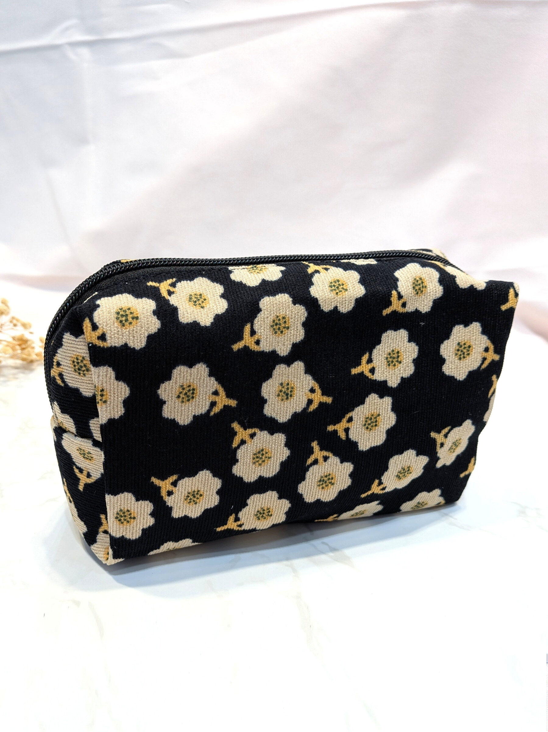 Wholesaler Lolo & Yaya - Flower pouch 18cm x 12cm