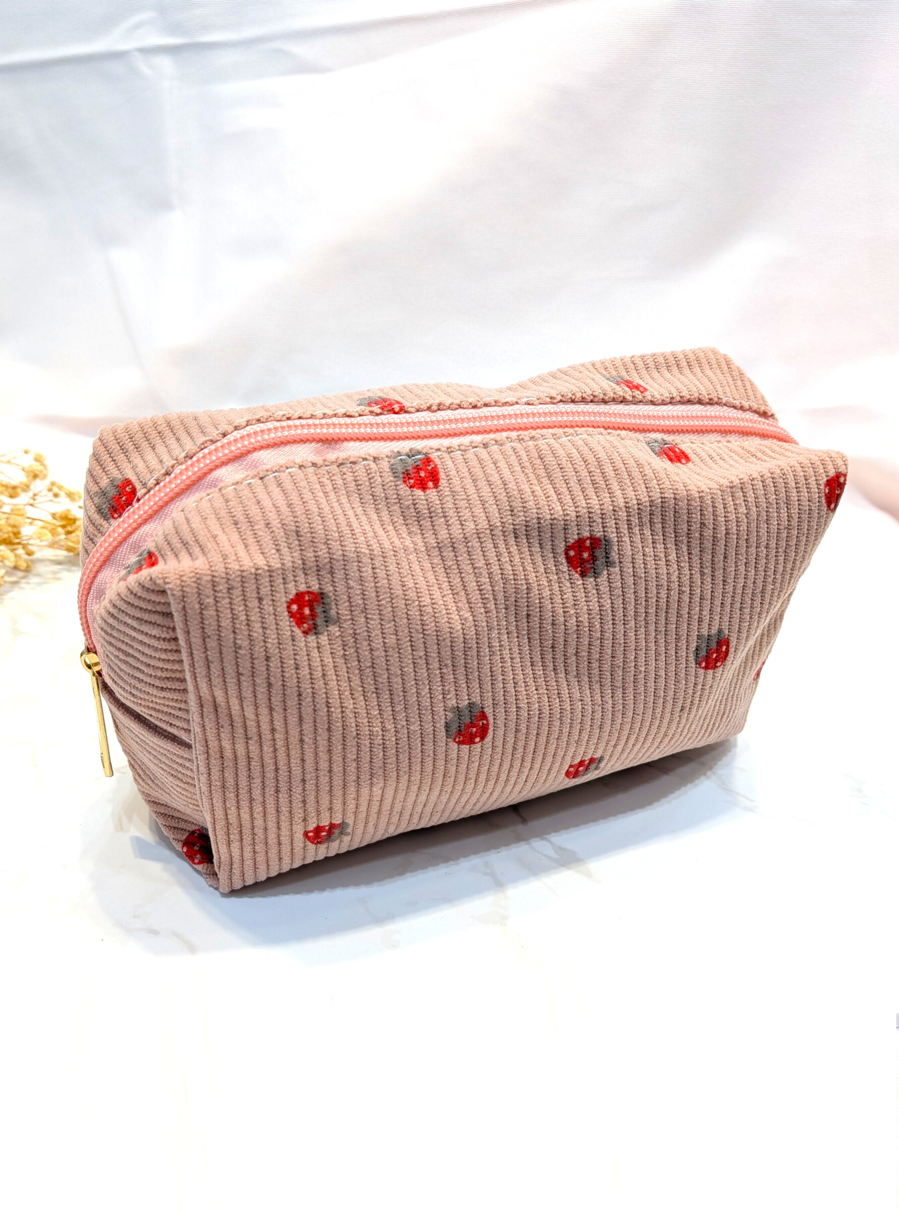 Wholesaler Lolo & Yaya - Strawberry pouch 18cm x 12cm