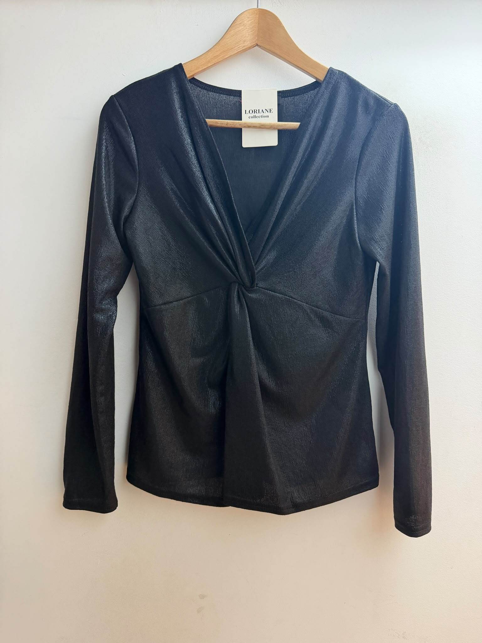 Mayorista Loriane - Blusa metálica brillante, cuello en V con lazo, mangas largas