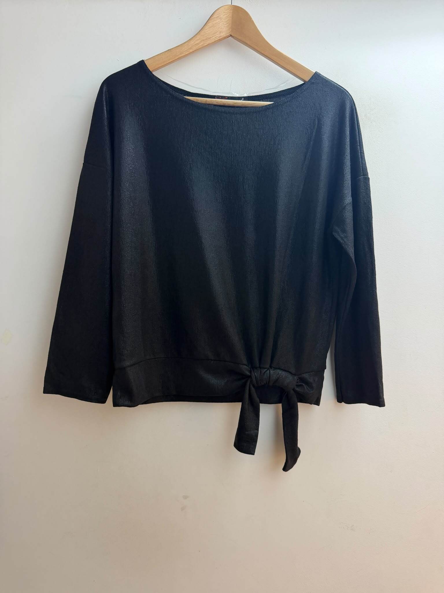 Mayorista Loriane - Blusa metálica brillante, lazo en la parte inferior