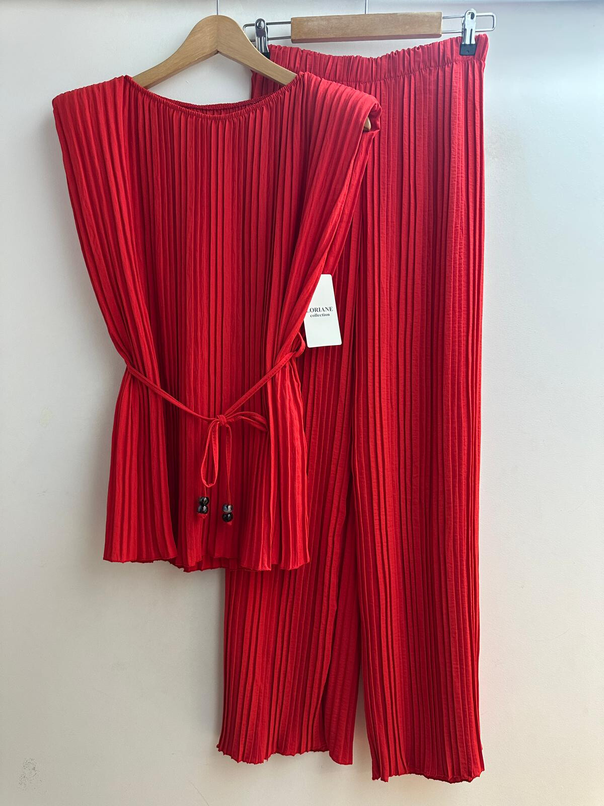 Grossiste Loriane - Ensemble uni plissé haut et pantalon