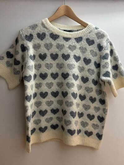 Großhändler Loriane - Strickpullover mit Herzmuster Großhändler Loriane - Strickpullover mit Herzmuster