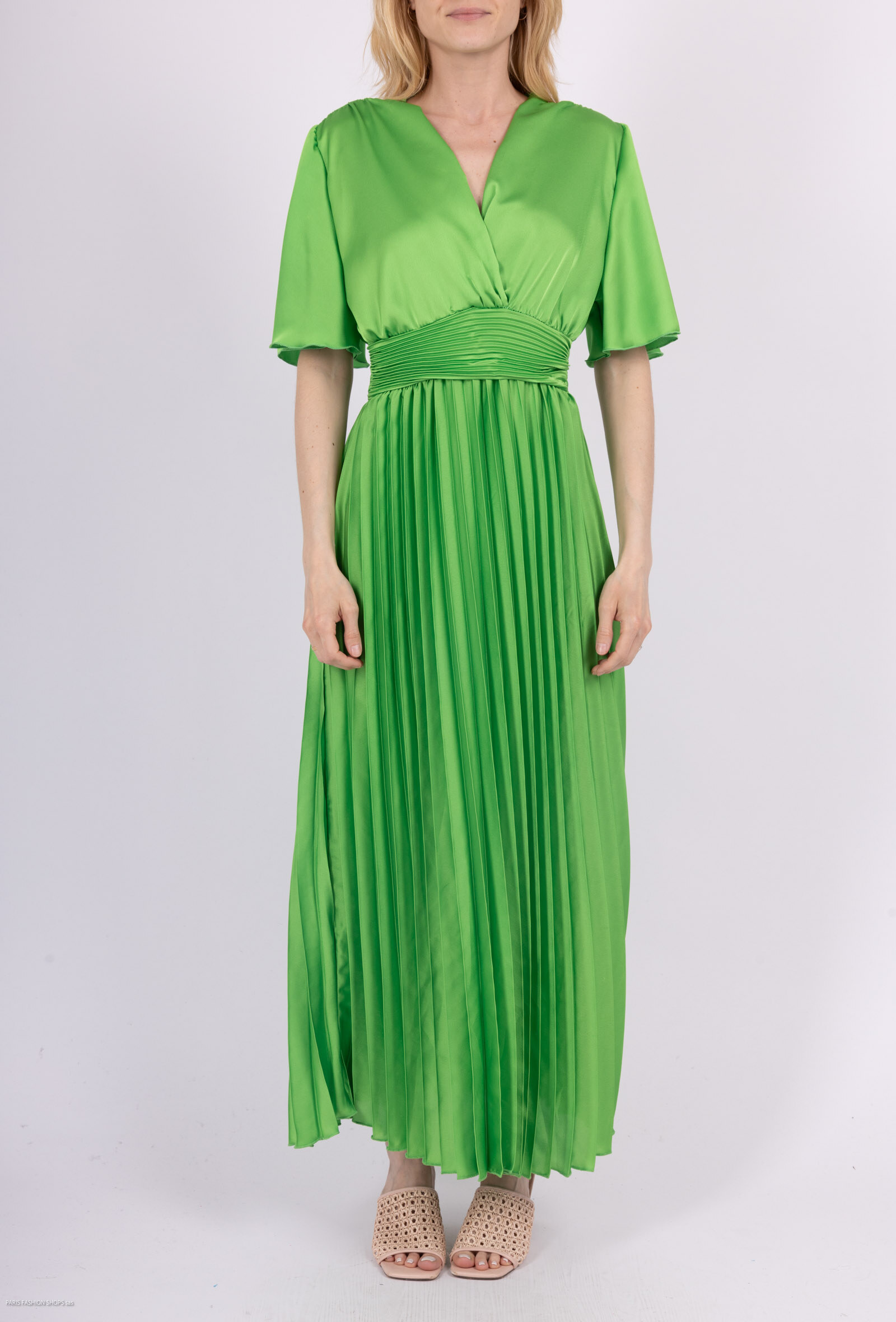 Grossista Loriane - Elegante abito in raso plissettato