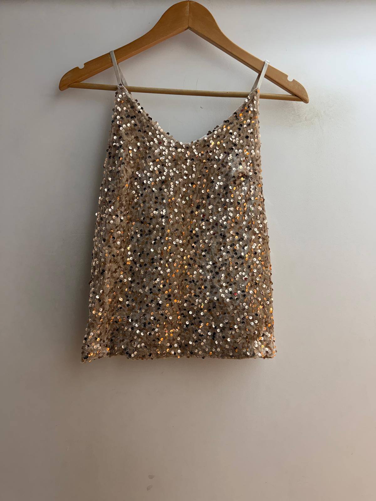 Wholesaler Loriane - Velvet strap top with sequins